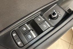 Valkoinen Audi A4 2020 kuva 25.