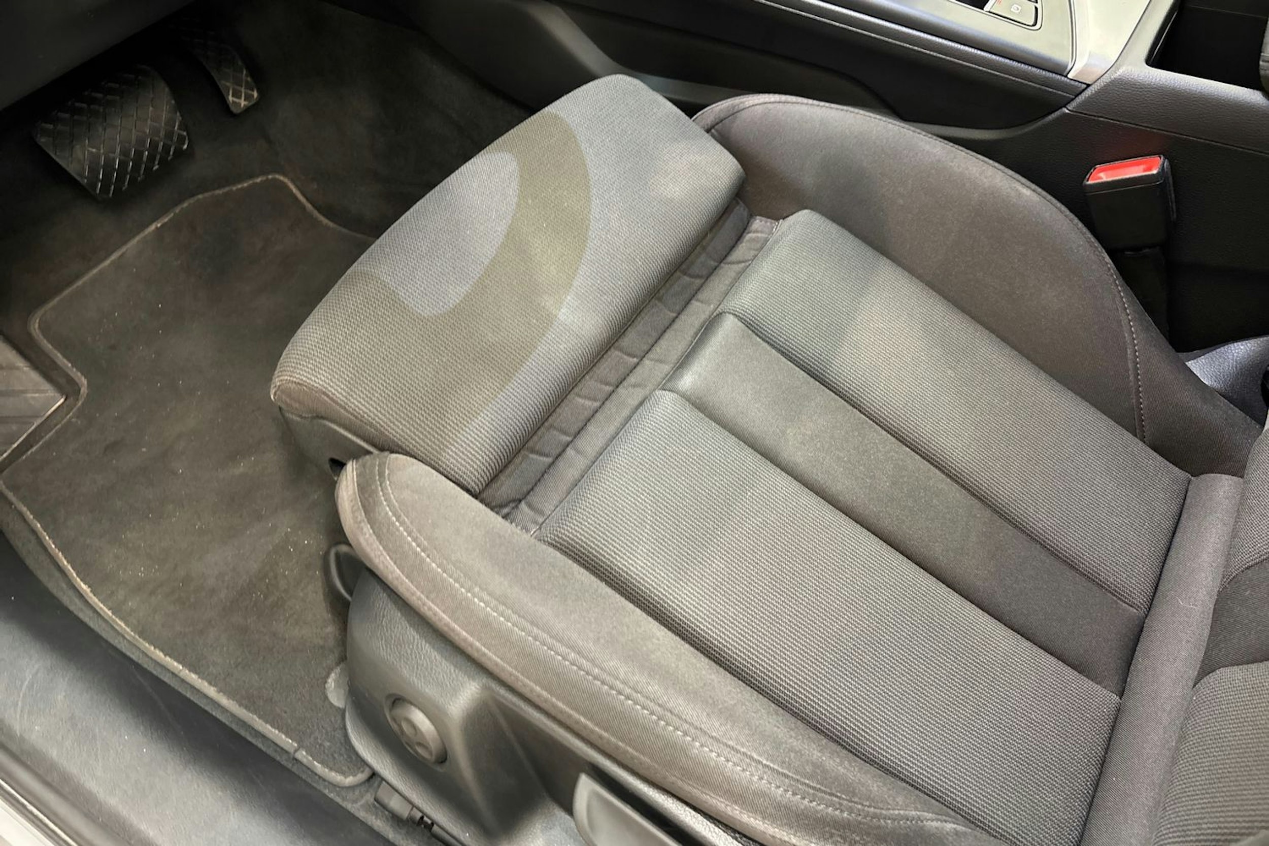 Valkoinen Audi A4 2020 kuva 27.