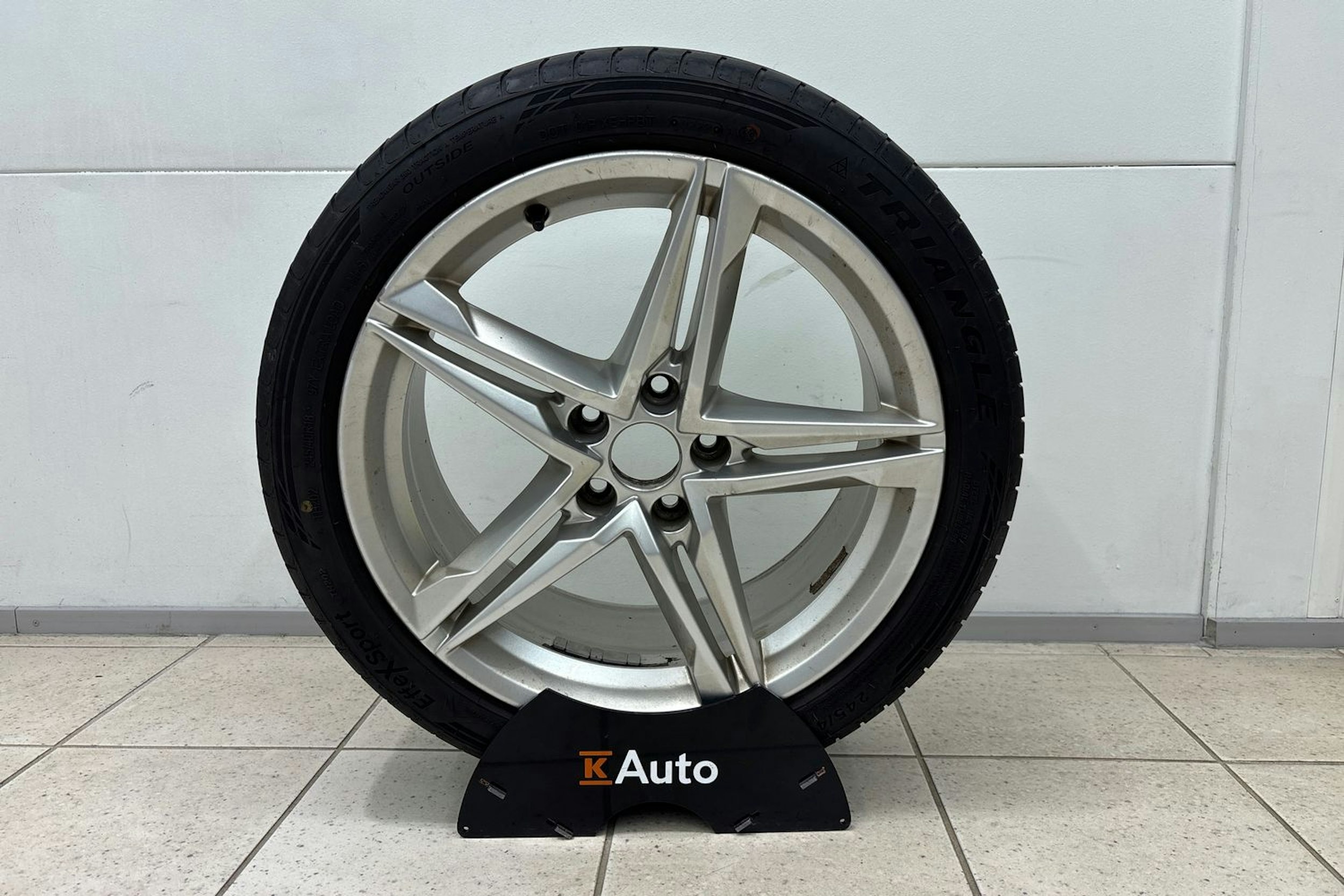 Valkoinen Audi A4 2020 kuva 31.