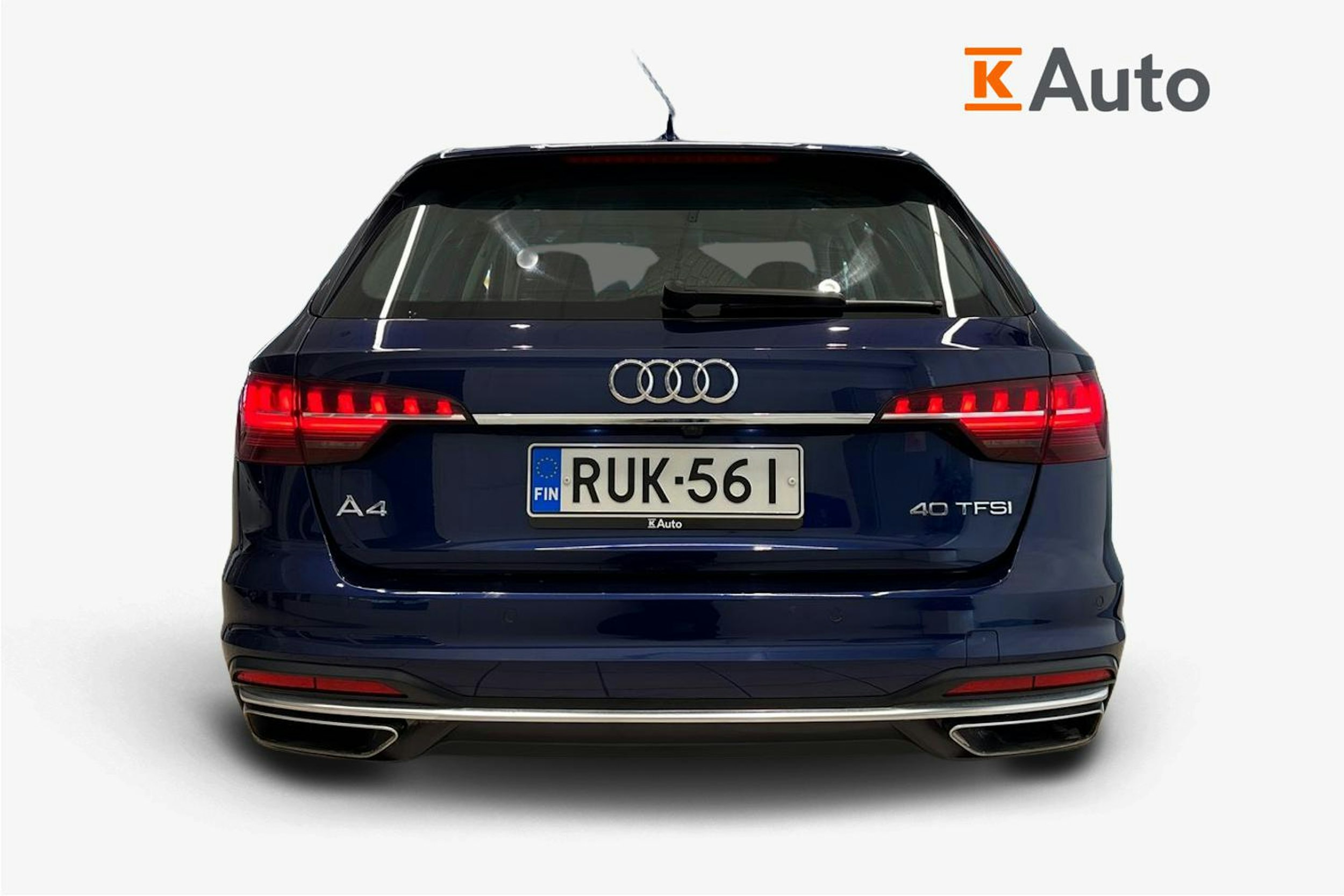 sininen Audi A4 2020 kuva 3.