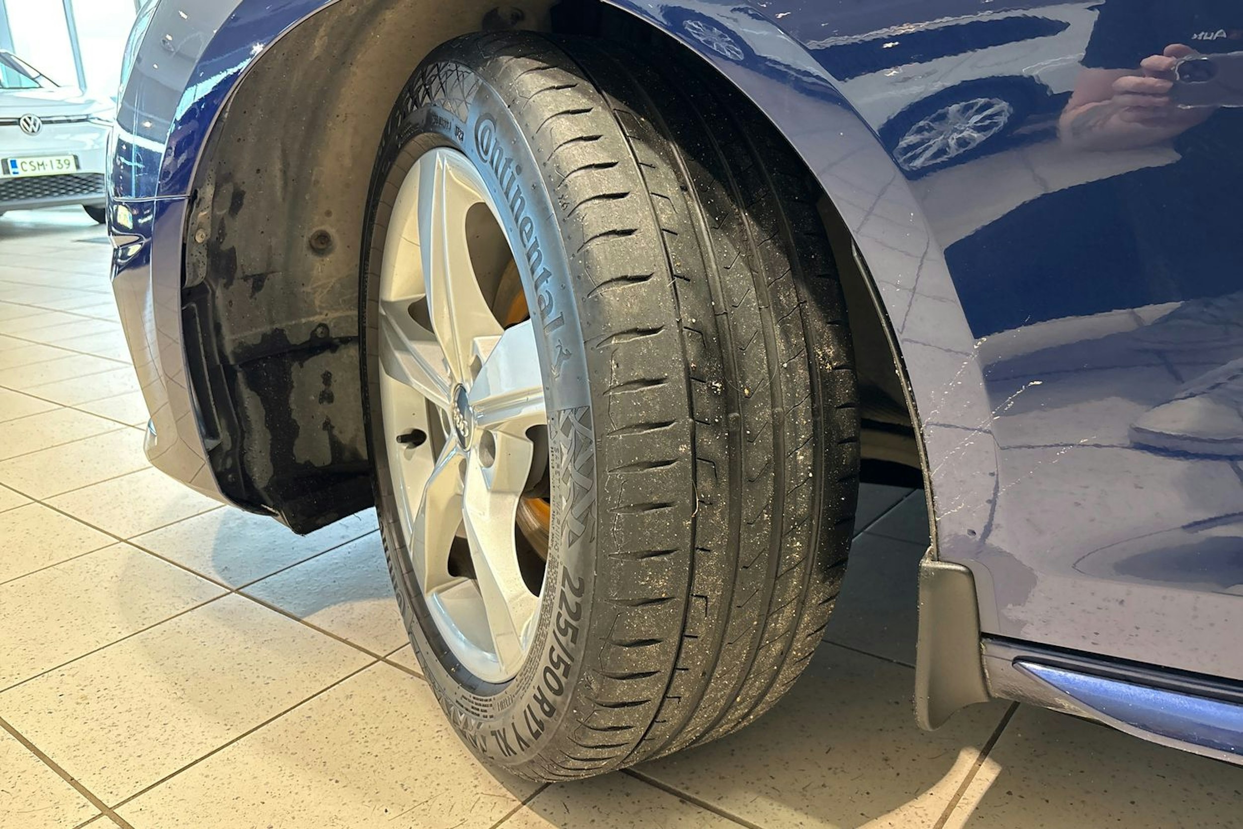 sininen Audi A4 2020 kuva 13.