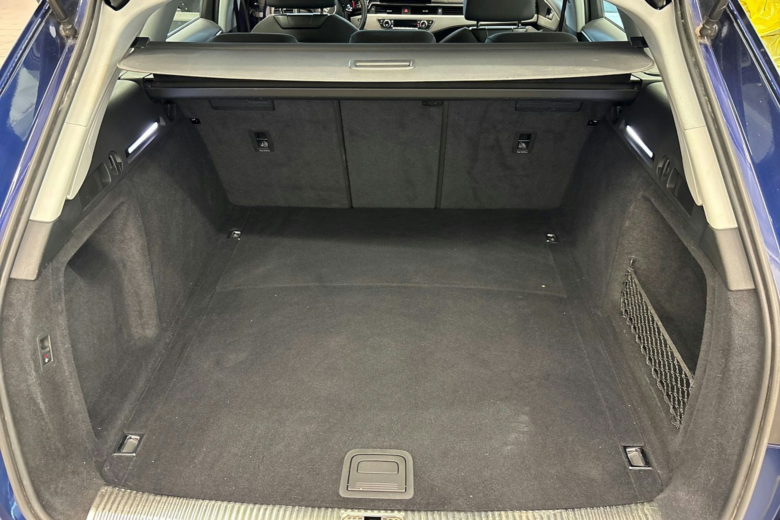 sininen Audi A4 2020 kuva 15.