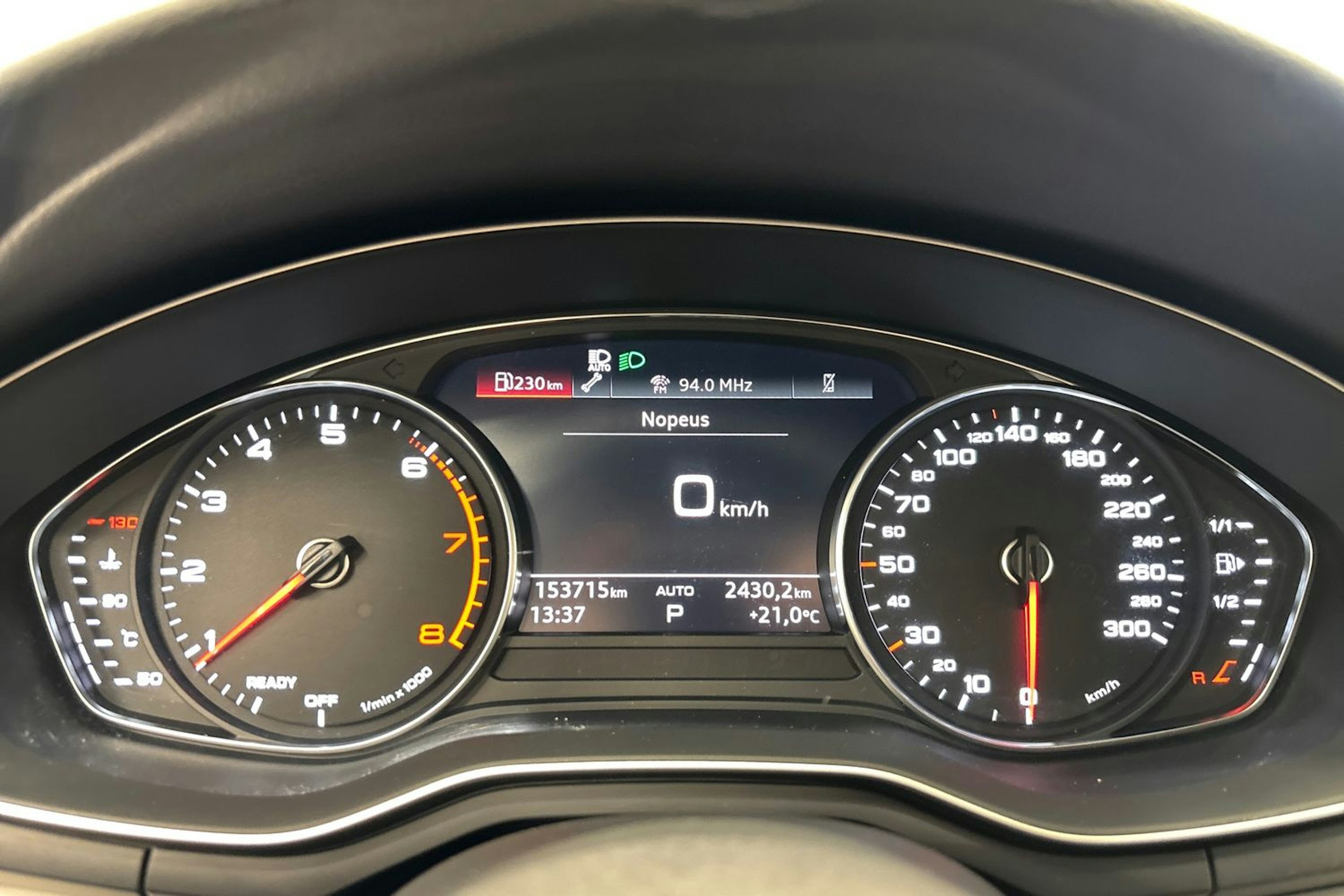 sininen Audi A4 2020 kuva 20.