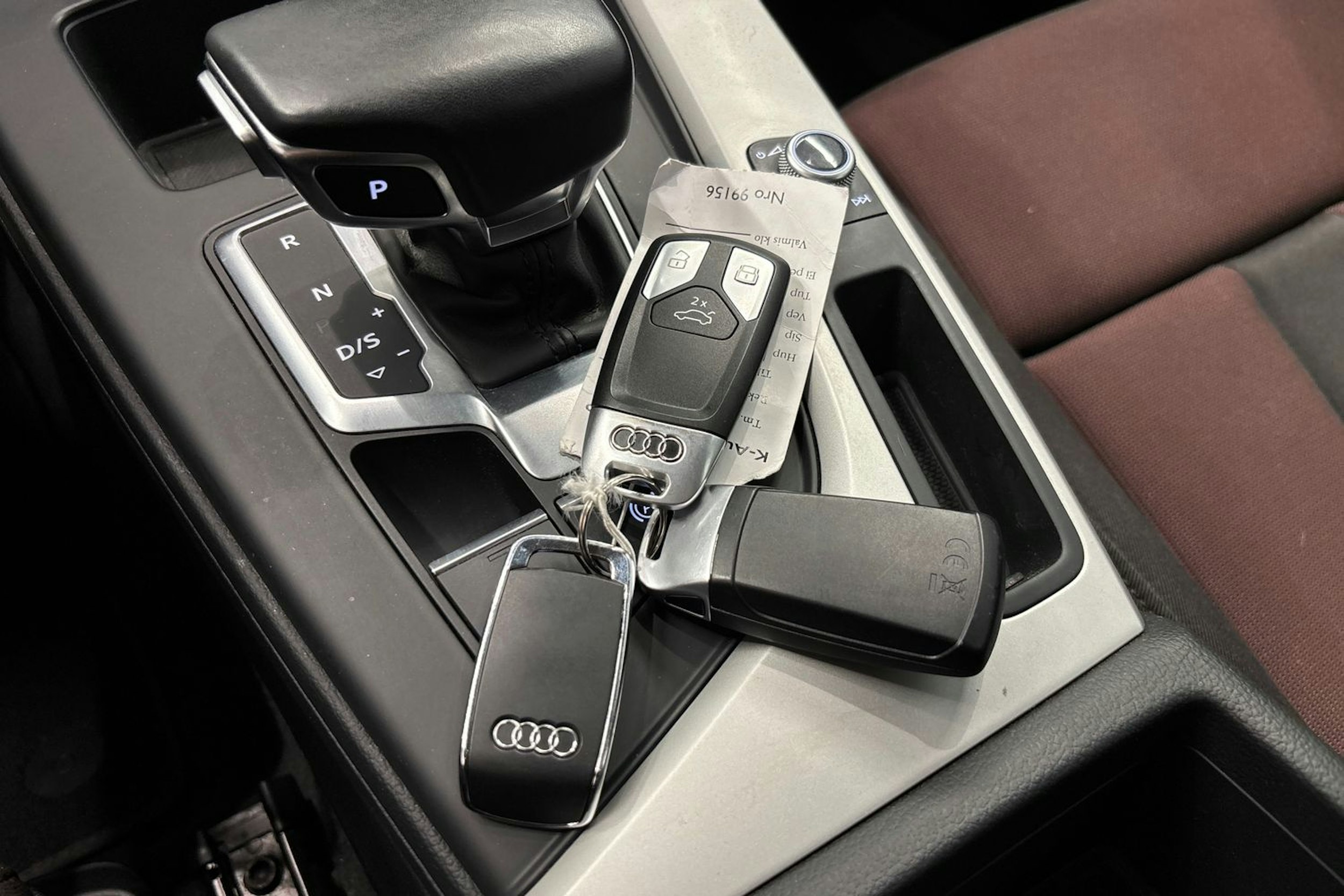 sininen Audi A4 2020 kuva 33.