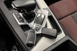 sininen Audi A4 2020 kuva 33.