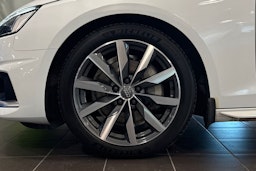 Valkoinen Audi A4 2020 kuva 13.