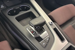 Valkoinen Audi A4 2020 kuva 24.