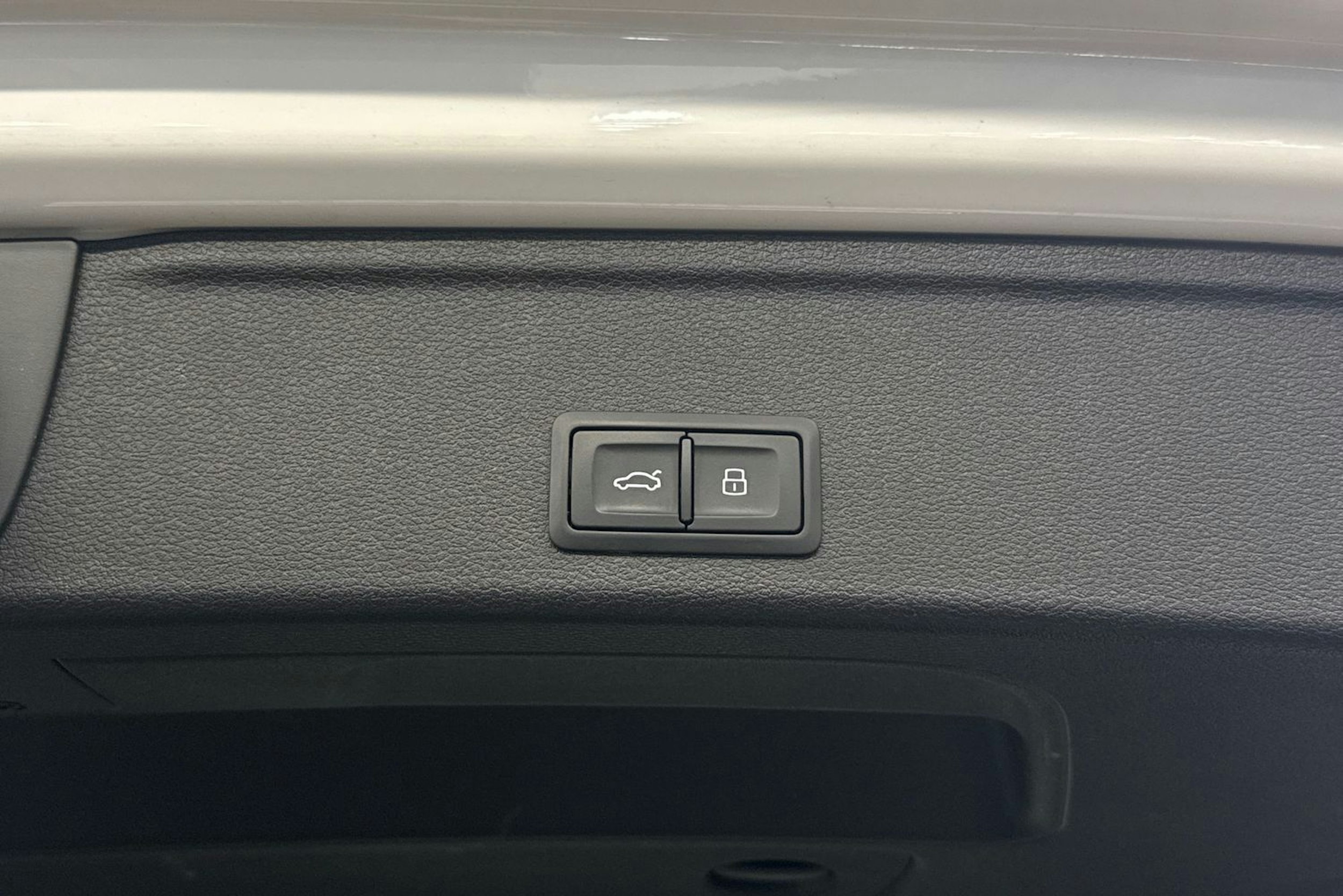 Valkoinen Audi A4 2020 kuva 29.