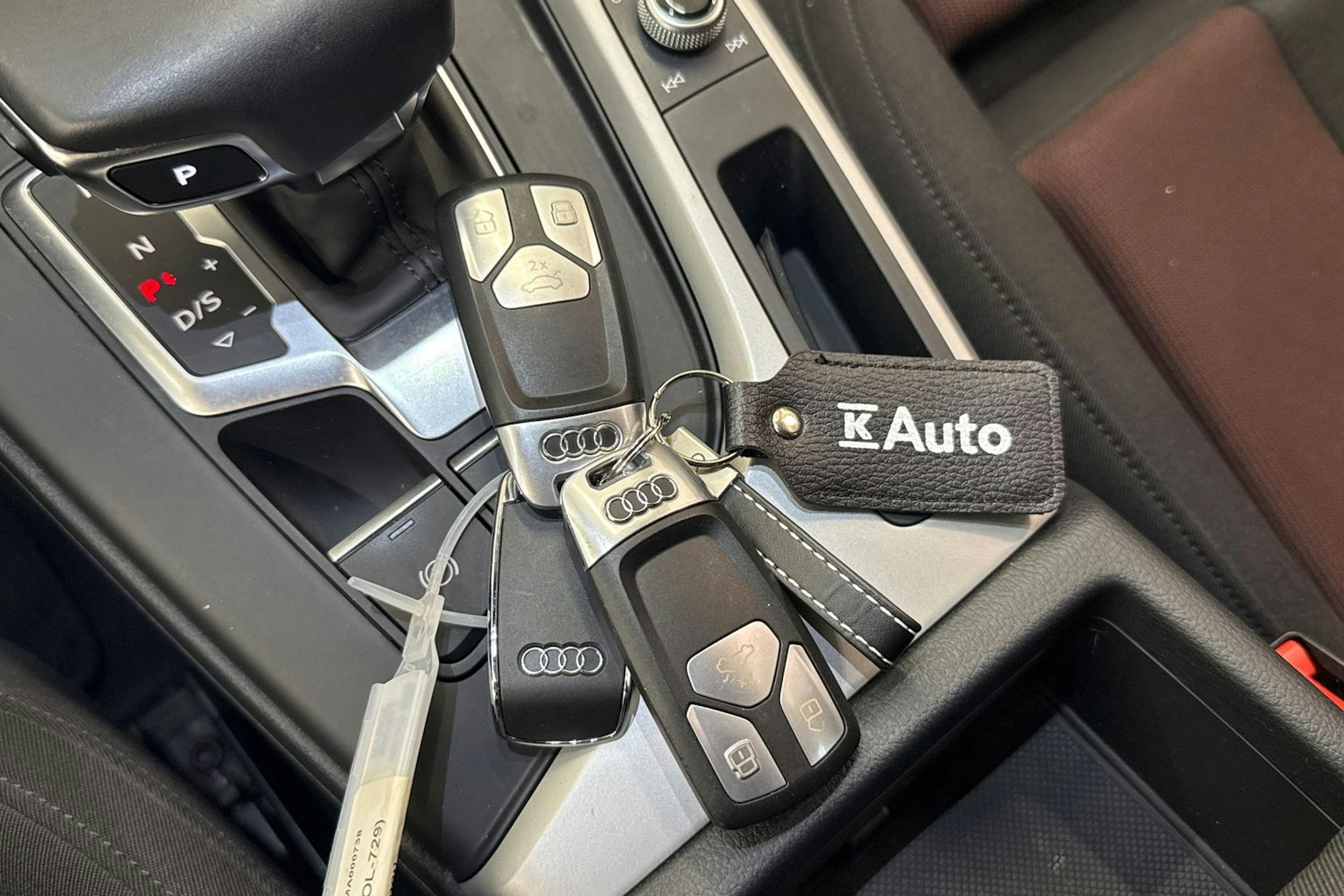 Valkoinen Audi A4 2020 kuva 31.