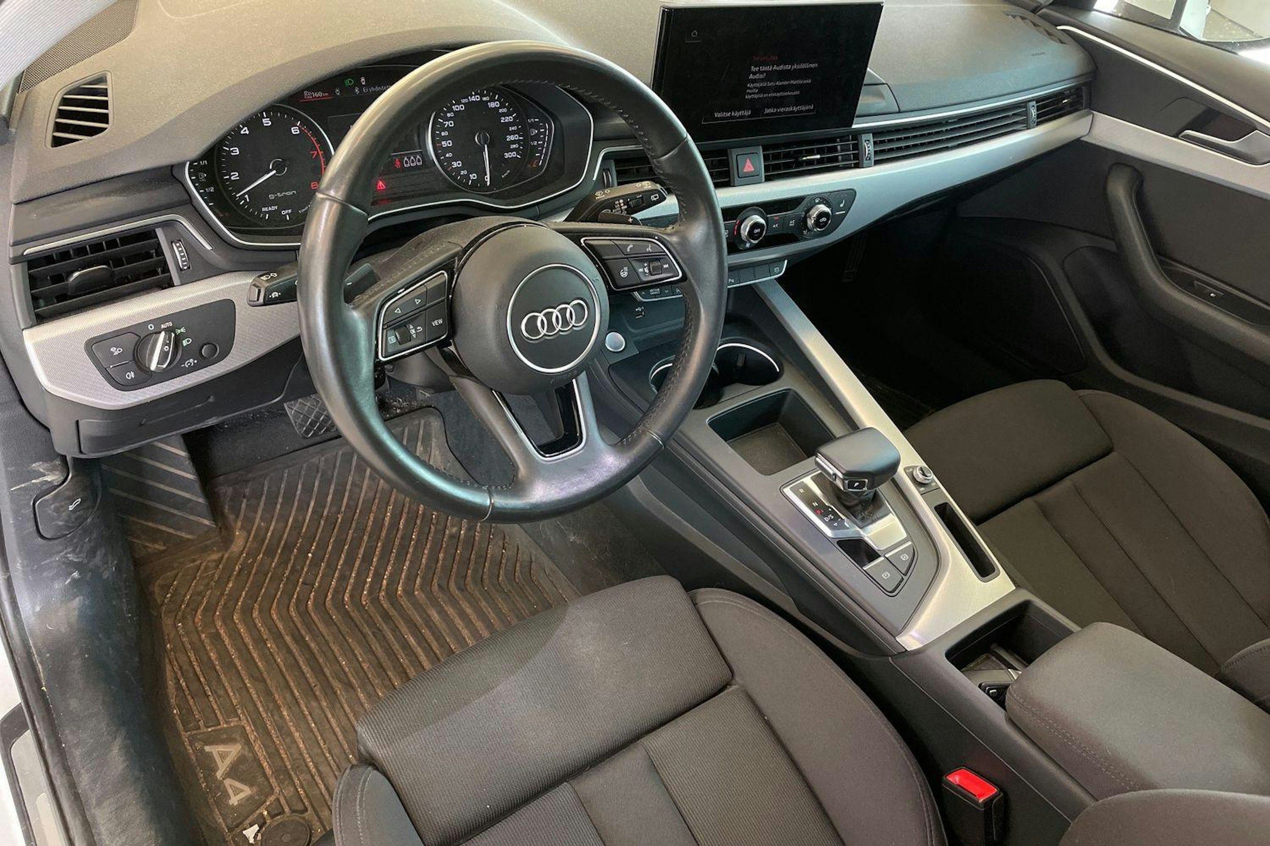 Valkoinen Audi A4 2020 kuva 3.