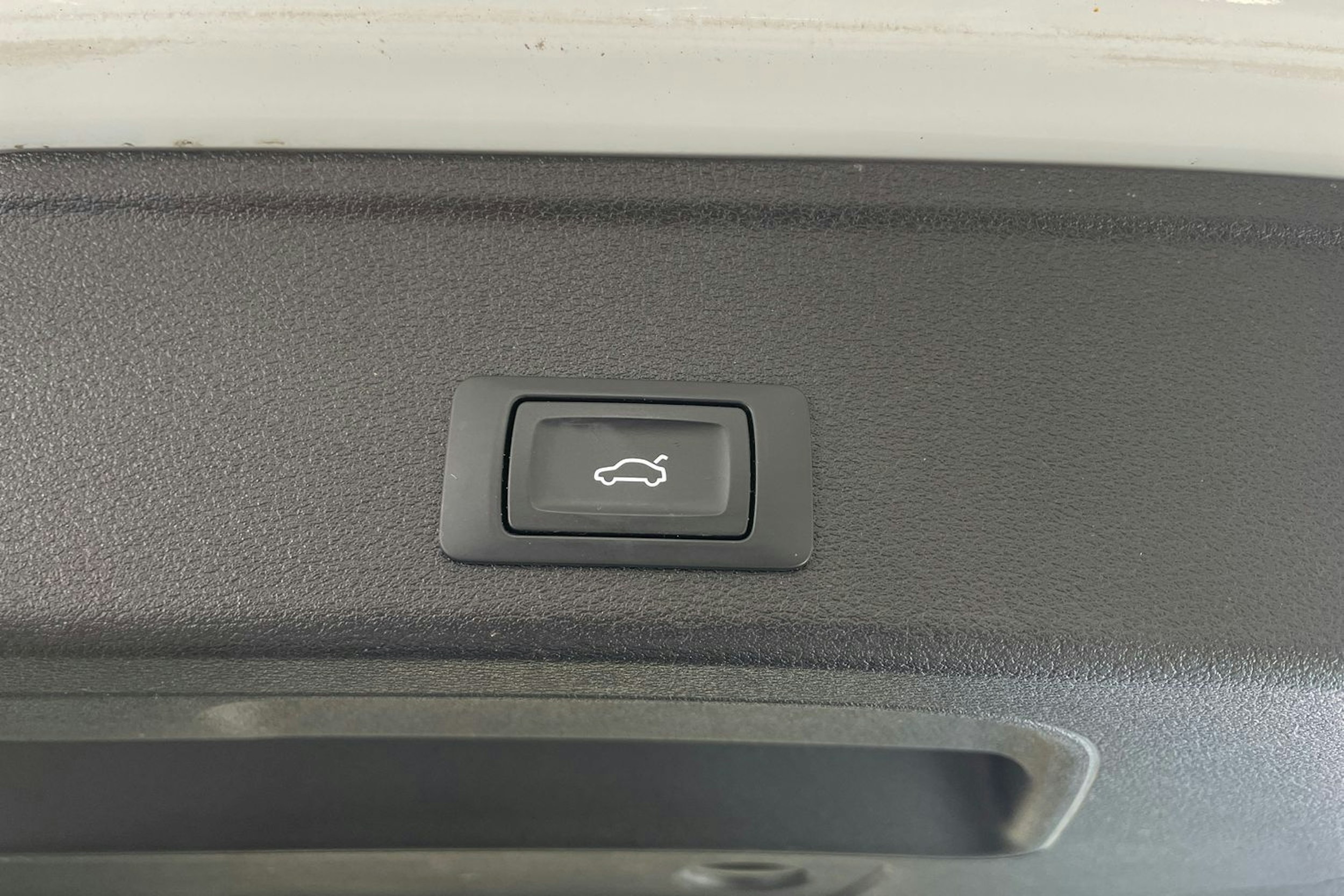 Valkoinen Audi A4 2020 kuva 29.