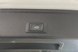 Valkoinen Audi A4 2020 kuva 29.