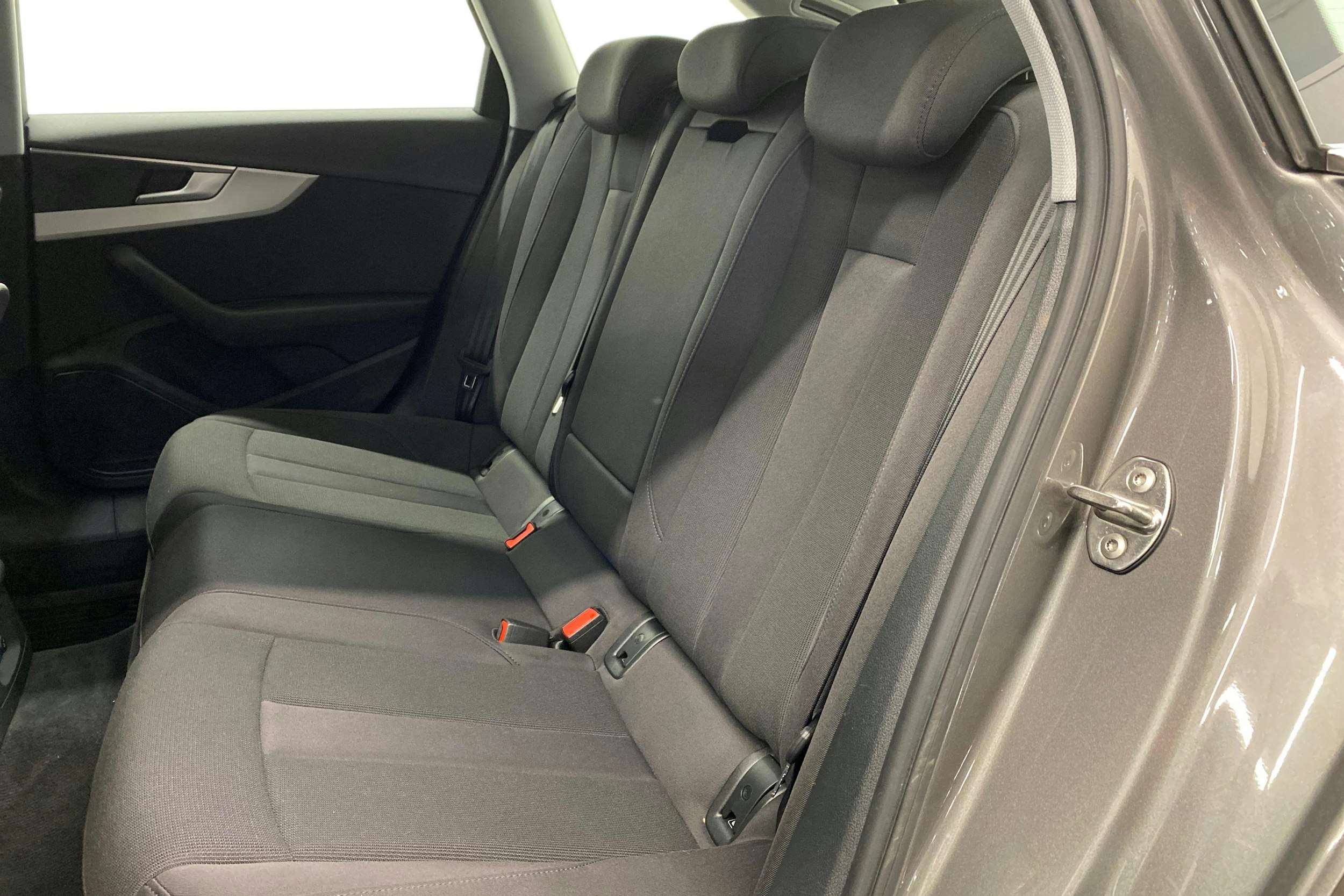 vihreä Audi A4 2020 kuva 10.