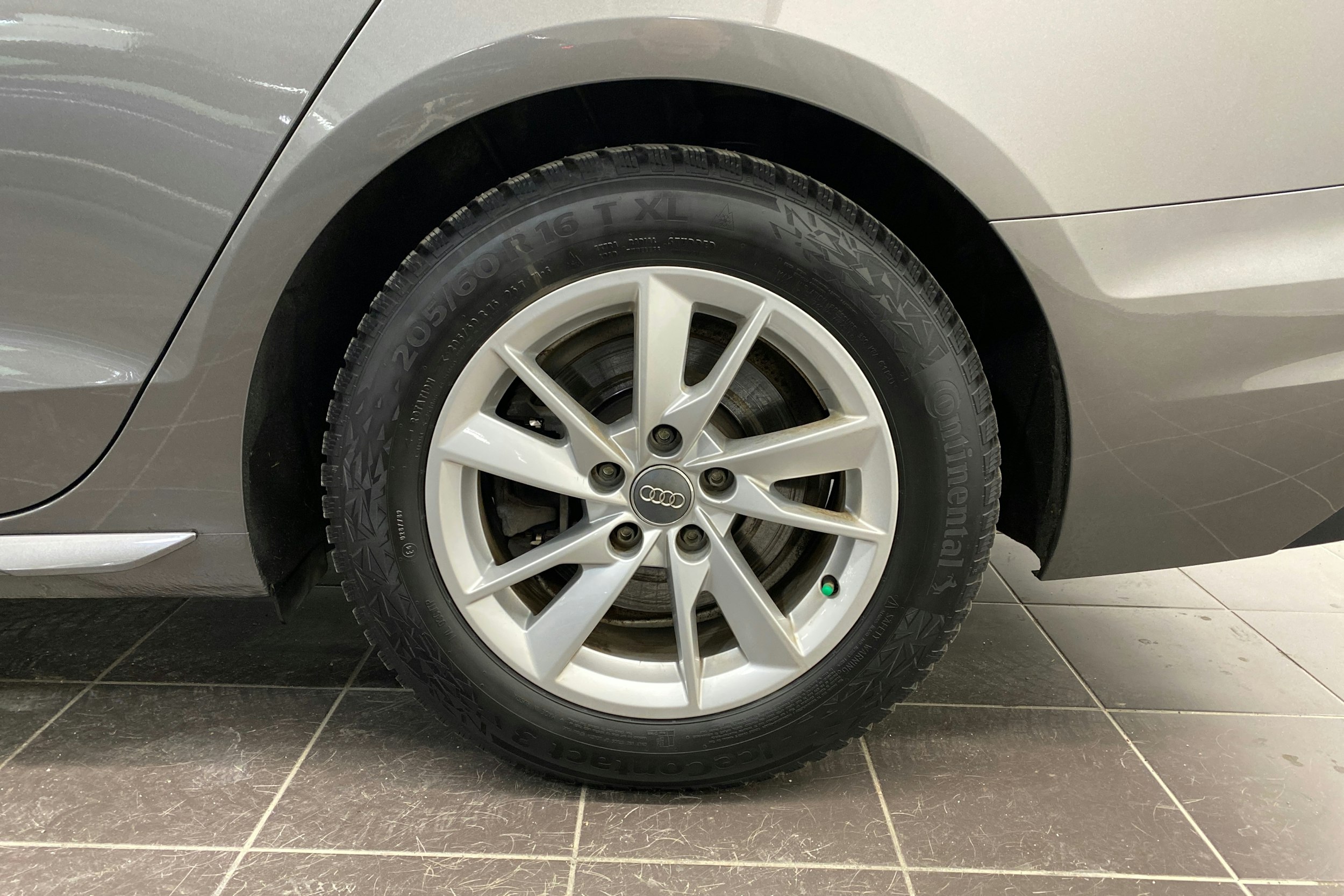 vihreä Audi A4 2020 kuva 13.