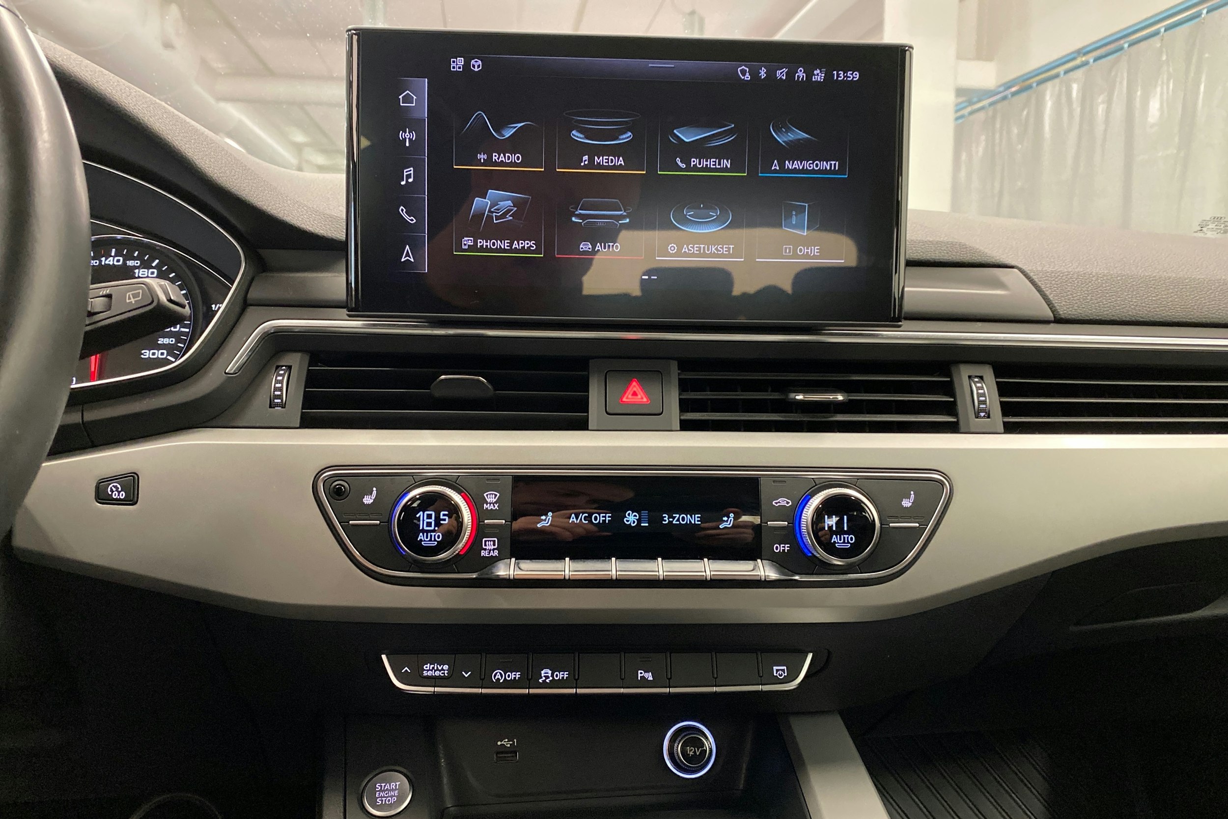 vihreä Audi A4 2020 kuva 16.