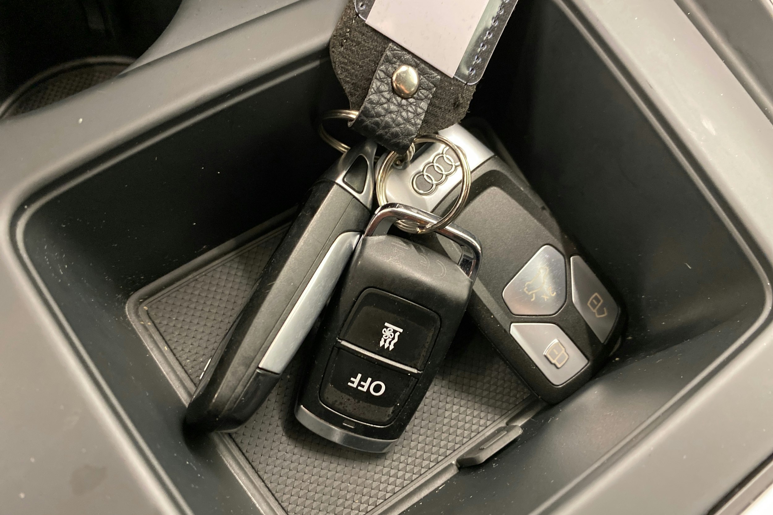 vihreä Audi A4 2020 kuva 17.