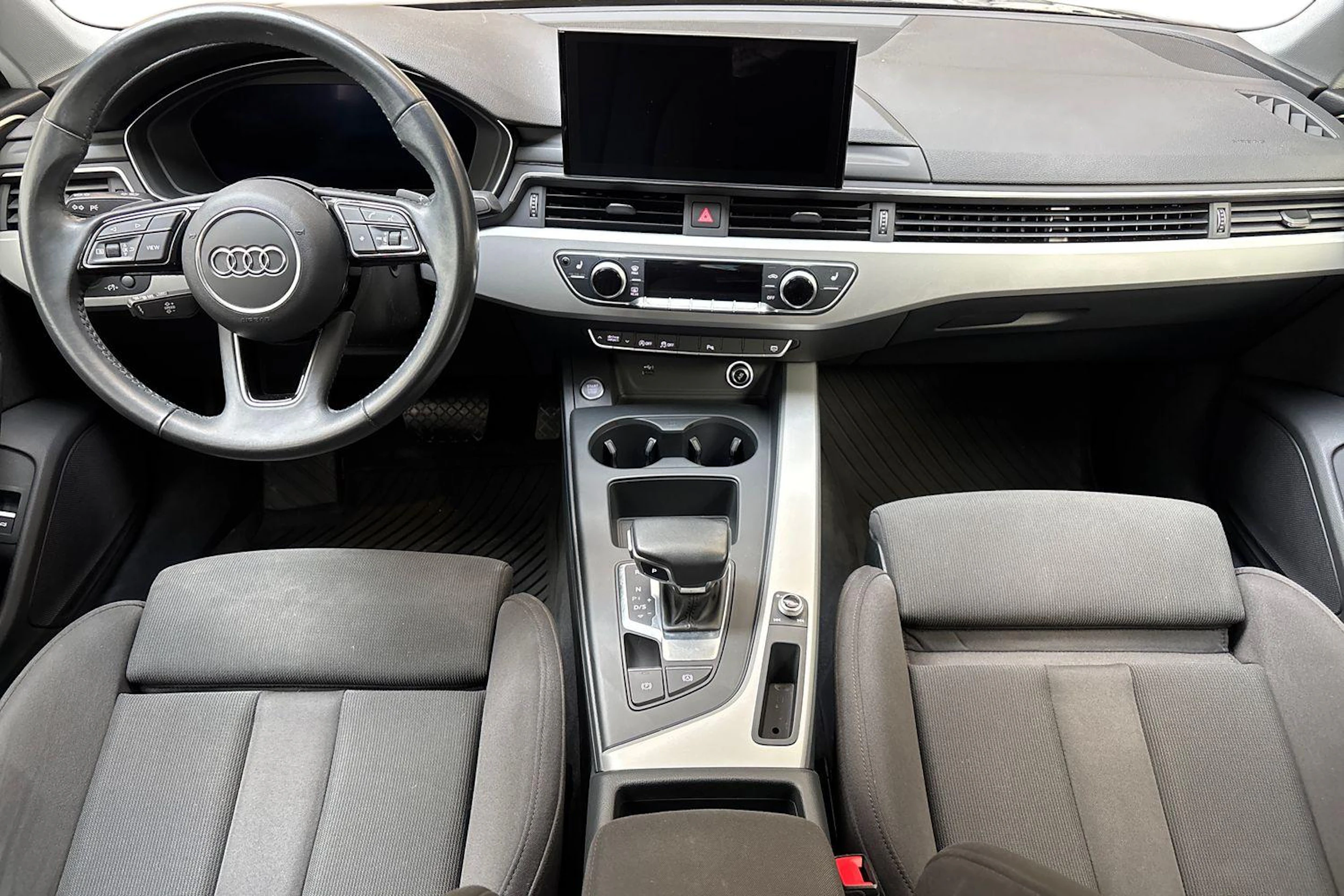 sininen Audi A4 2020 kuva 7.