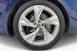 sininen Audi A4 2020 kuva 9.