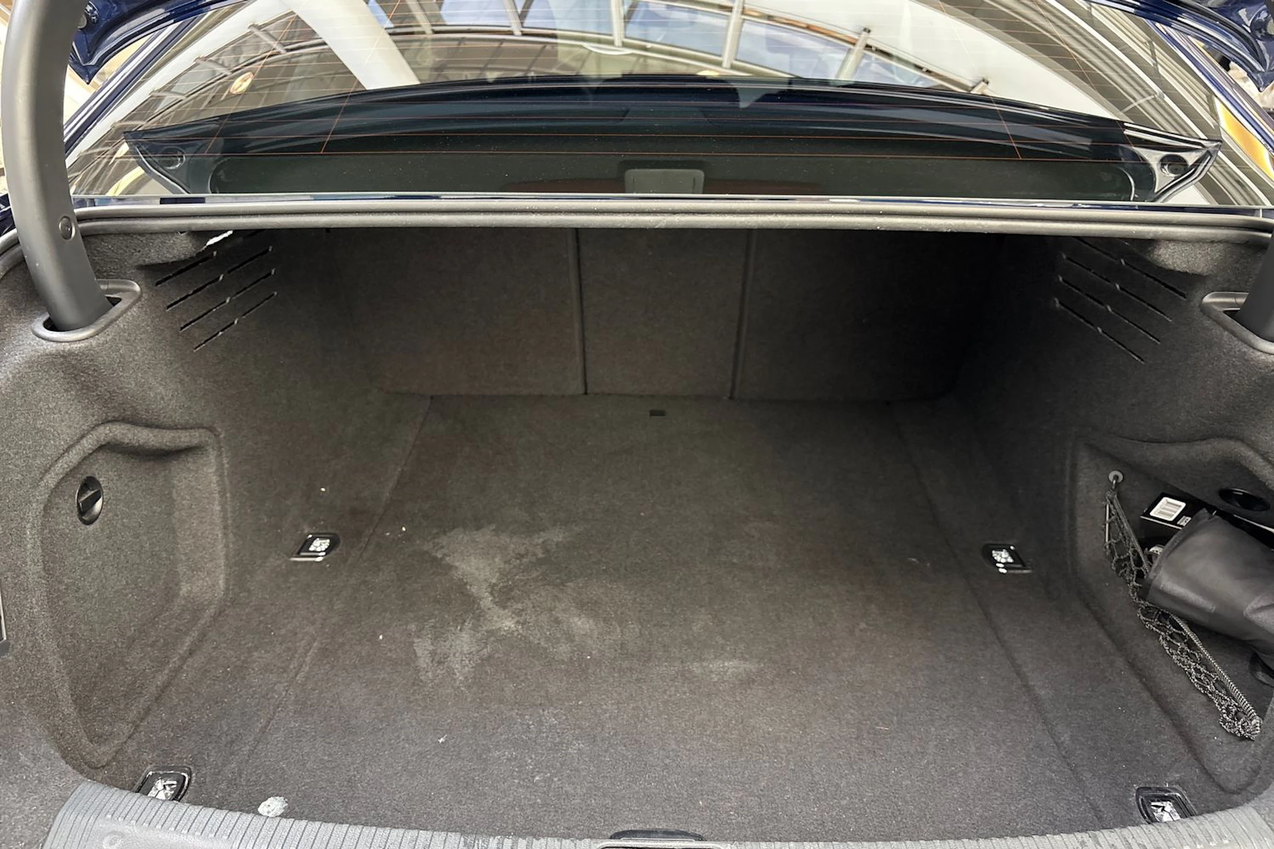 sininen Audi A4 2020 kuva 12.