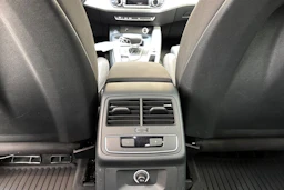 sininen Audi A4 2020 kuva 14.