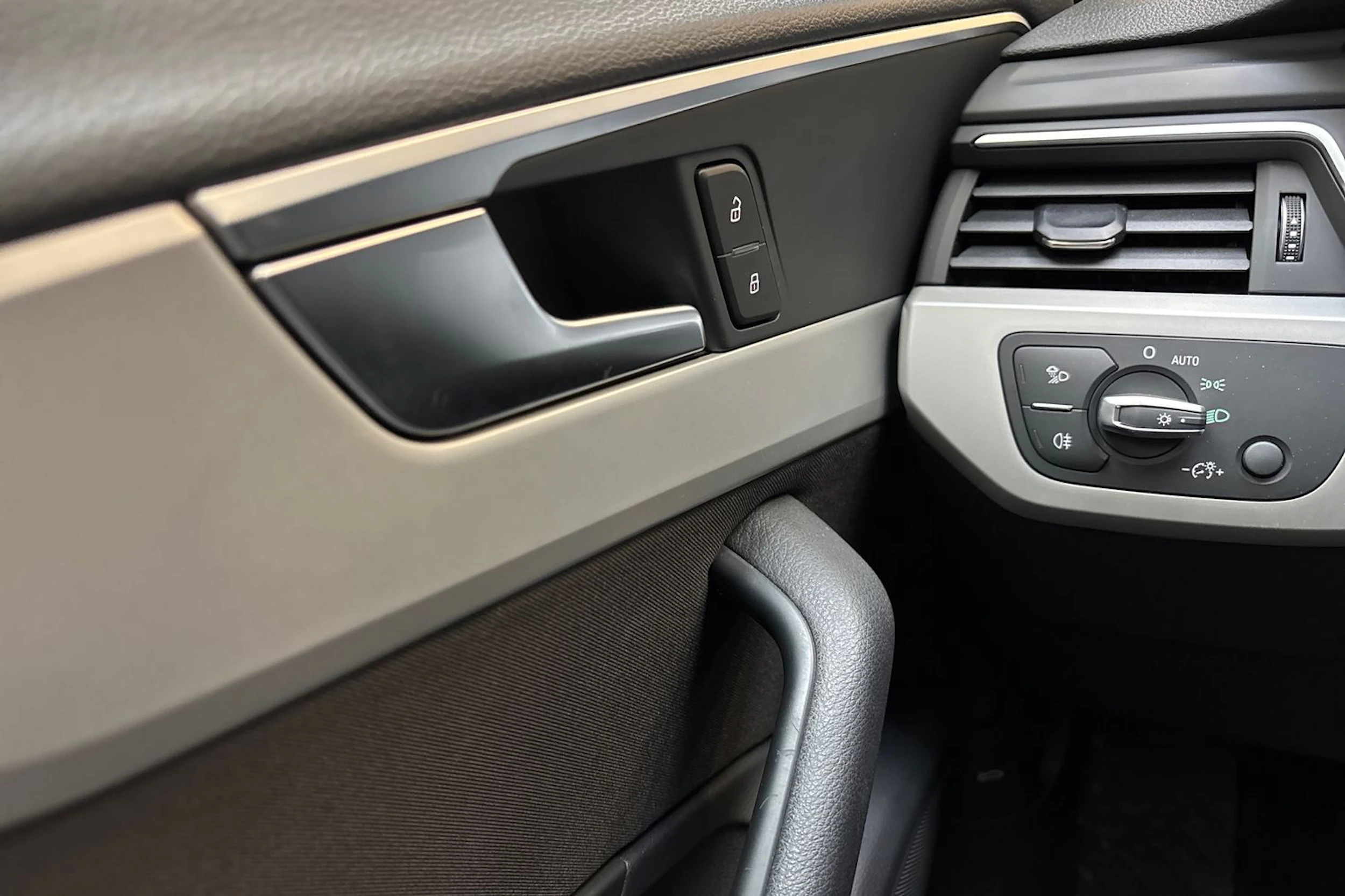 sininen Audi A4 2020 kuva 16.