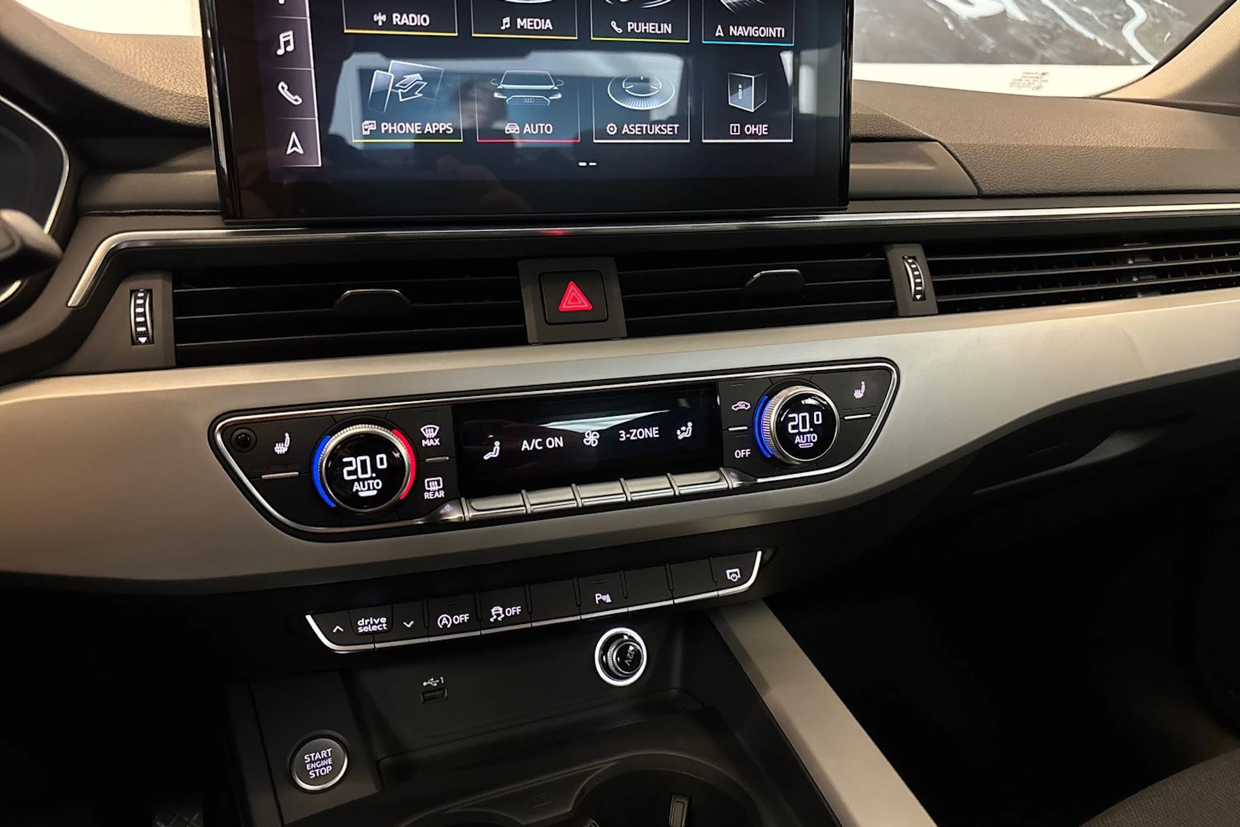 sininen Audi A4 2020 kuva 20.