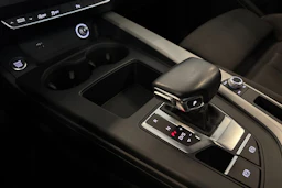 sininen Audi A4 2020 kuva 22.