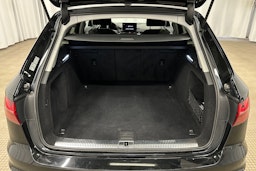 musta Audi A4 2020 kuva 11.
