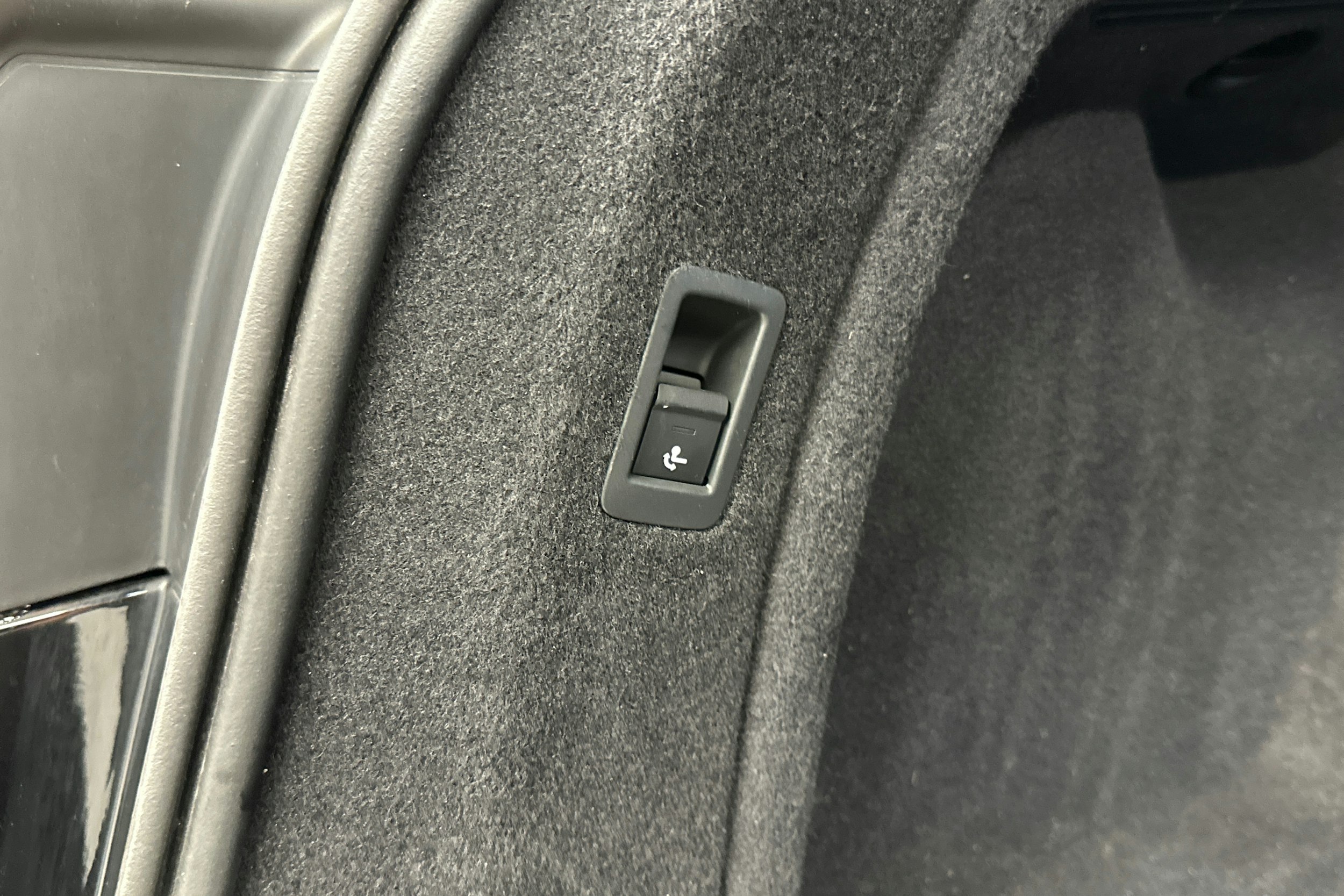 musta Audi A4 2020 kuva 12.