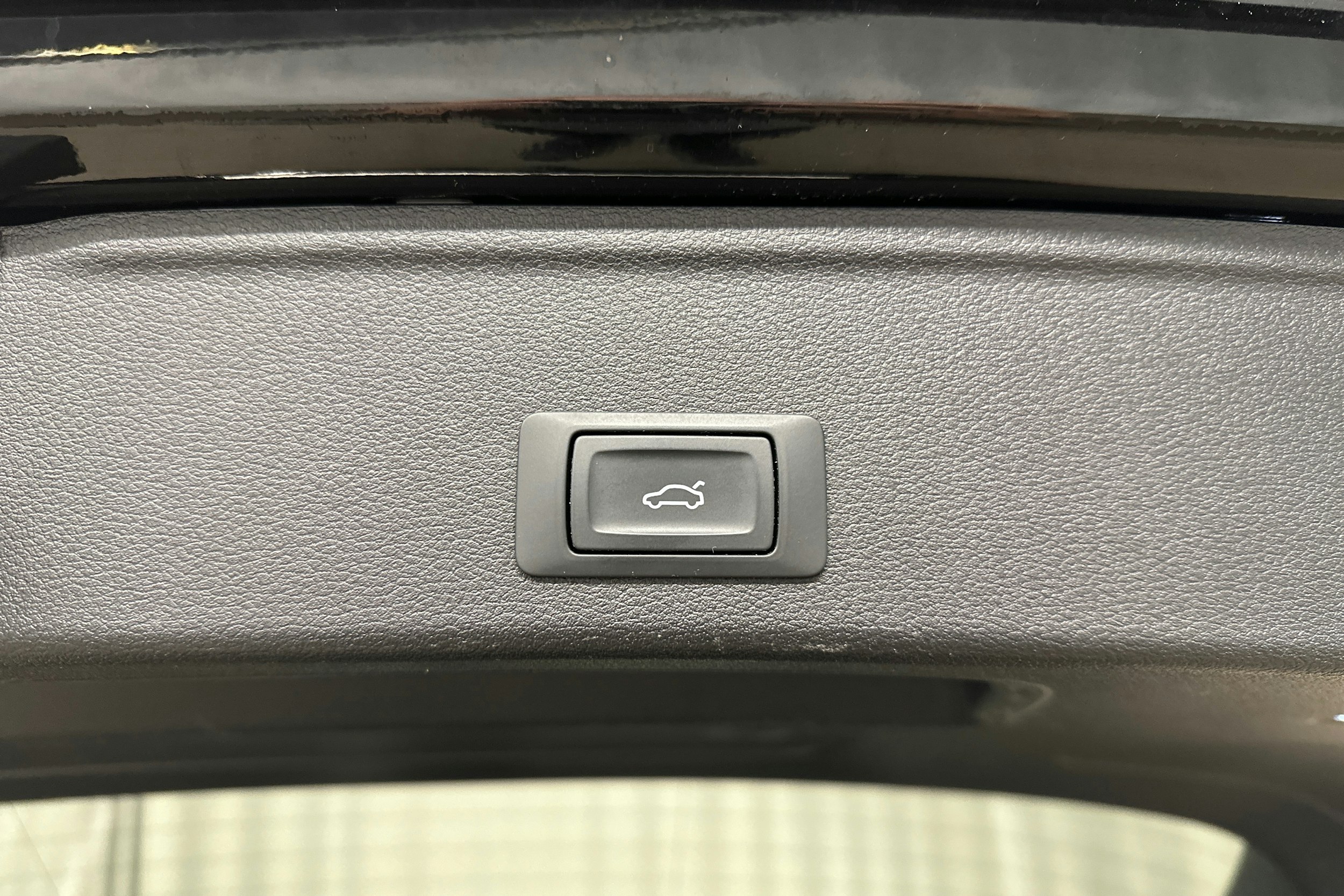 musta Audi A4 2020 kuva 14.