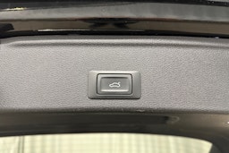 musta Audi A4 2020 kuva 14.