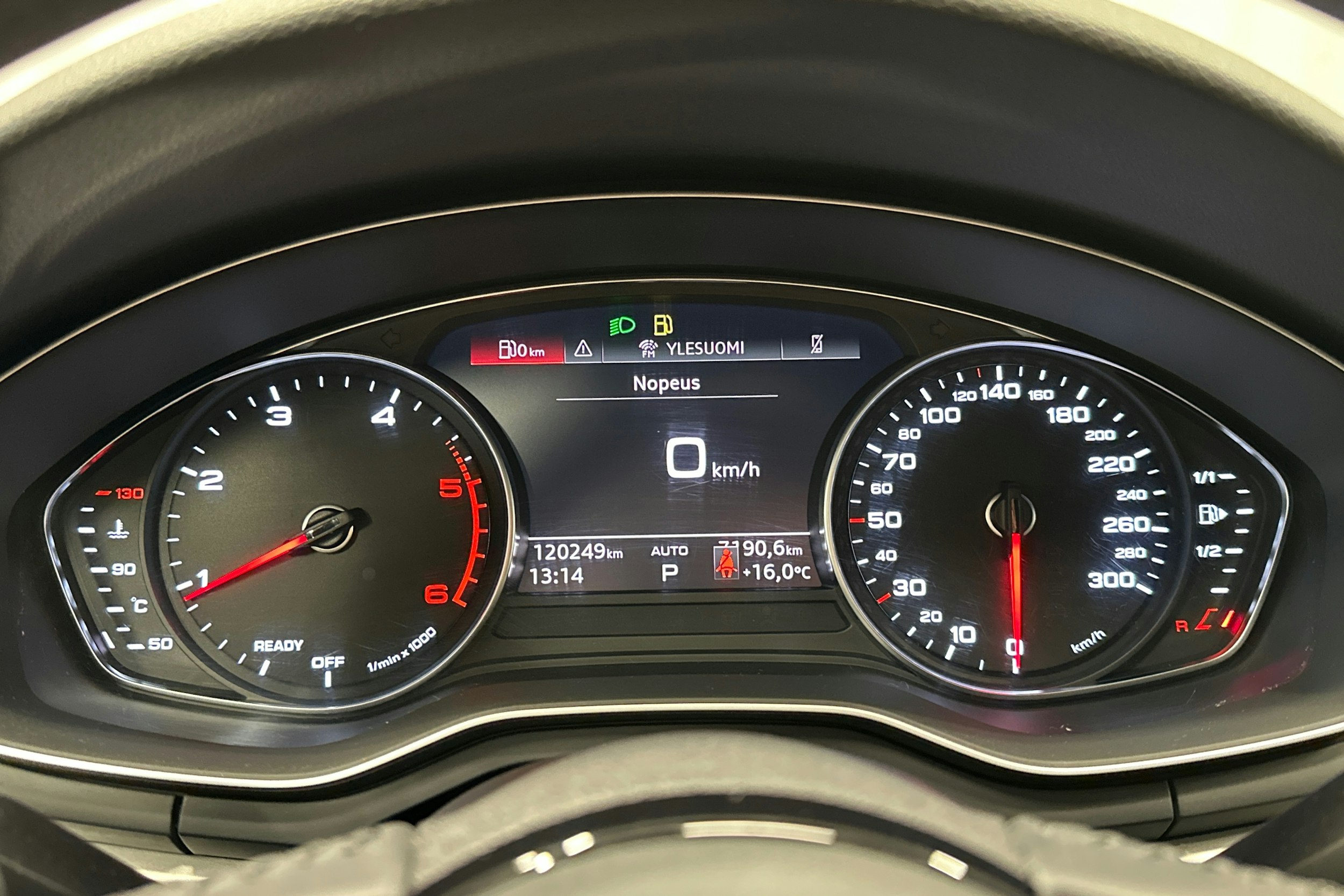 musta Audi A4 2020 kuva 15.