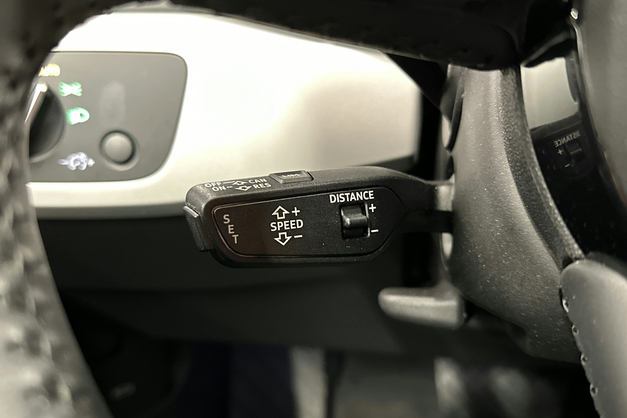 musta Audi A4 2020 kuva 16.