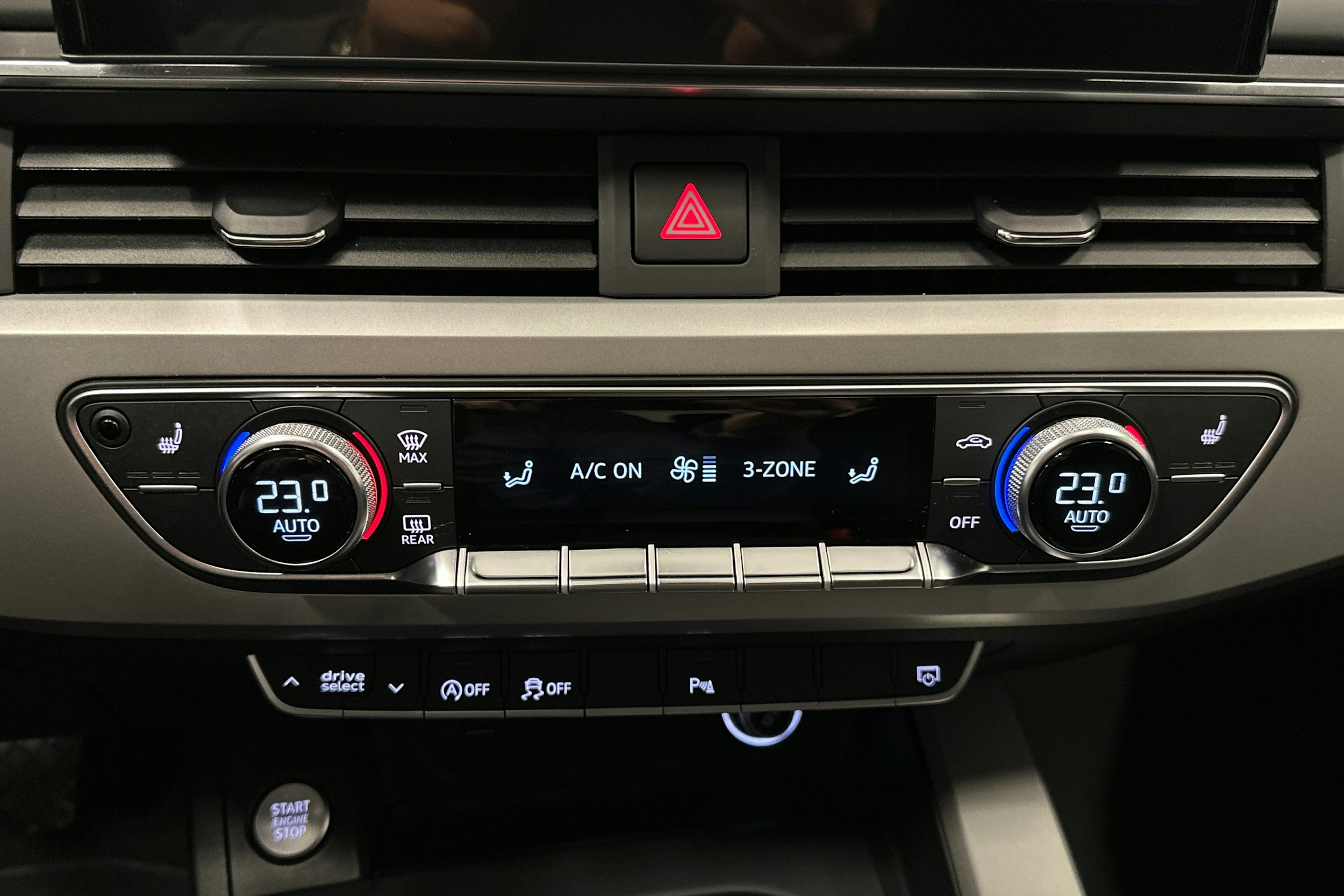 musta Audi A4 2020 kuva 17.