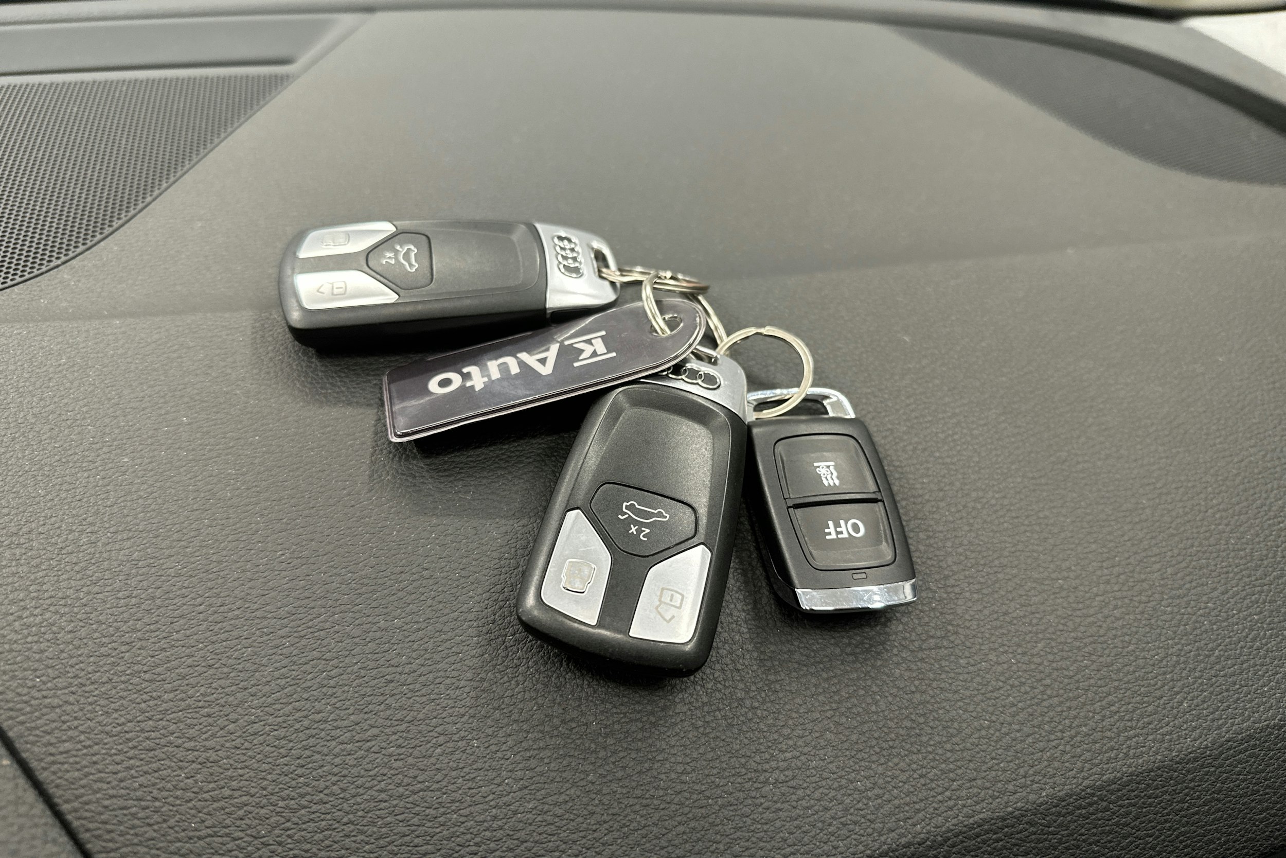 musta Audi A4 2020 kuva 24.