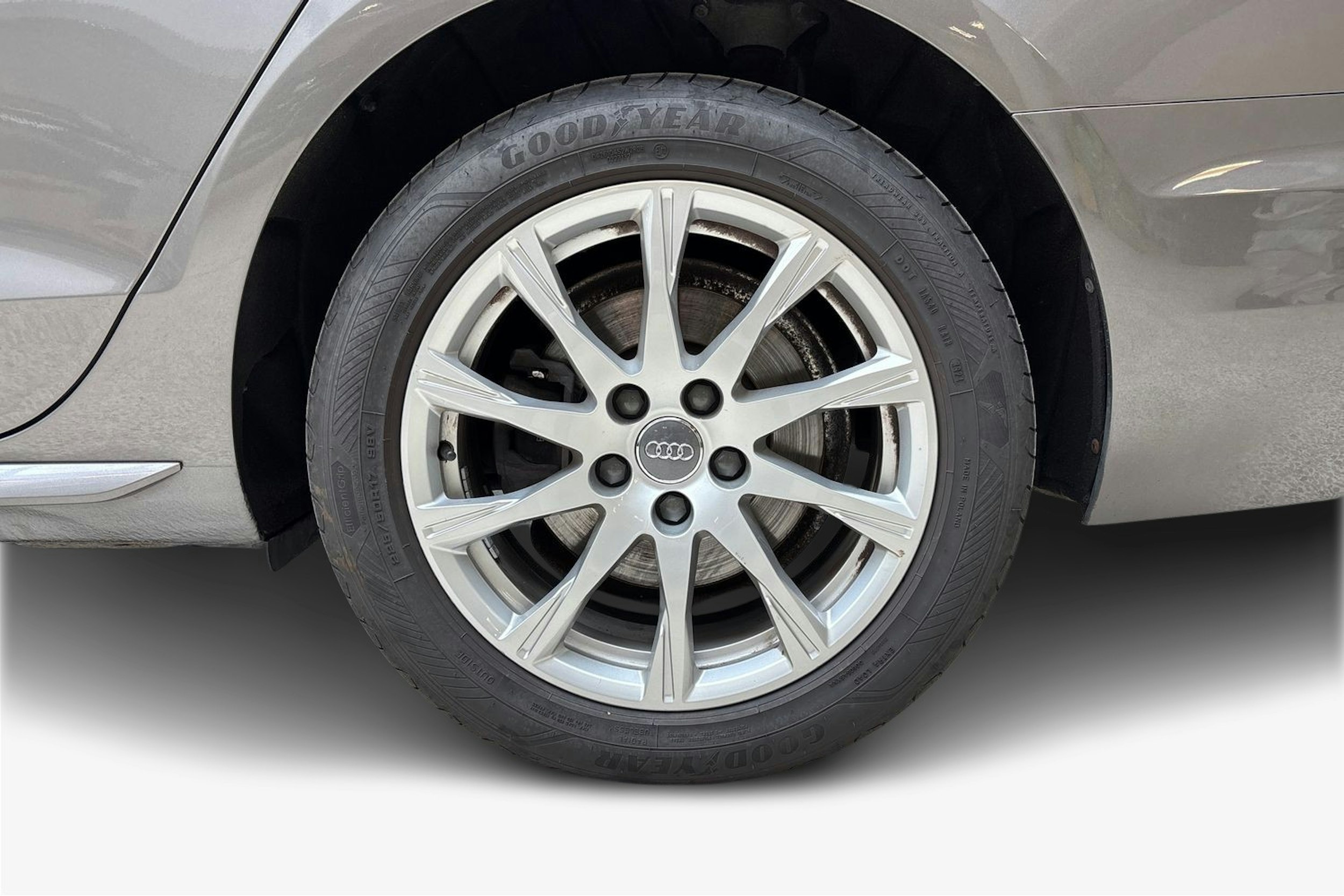 vihreä Audi A4 2020 kuva 11.