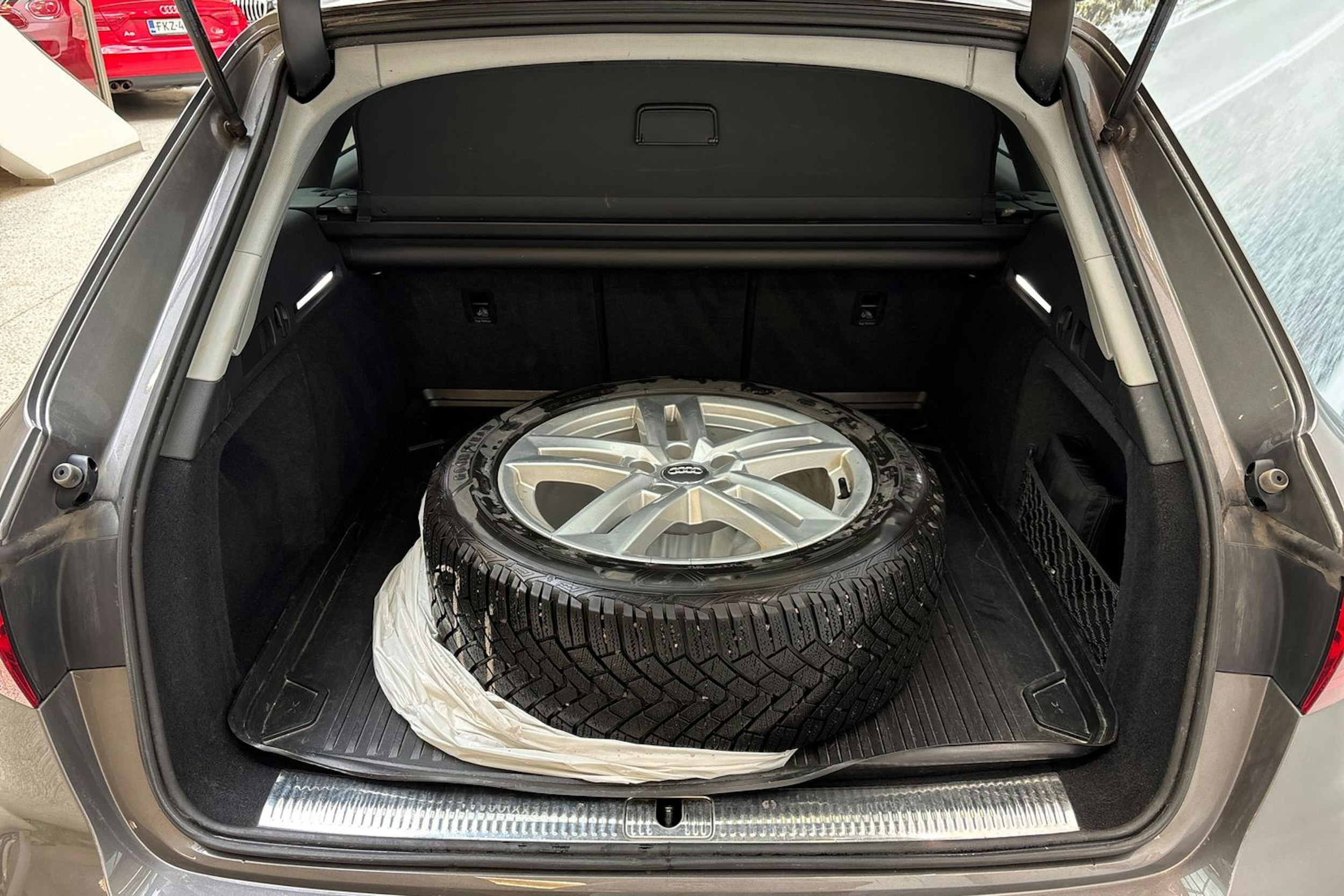 vihreä Audi A4 2020 kuva 14.