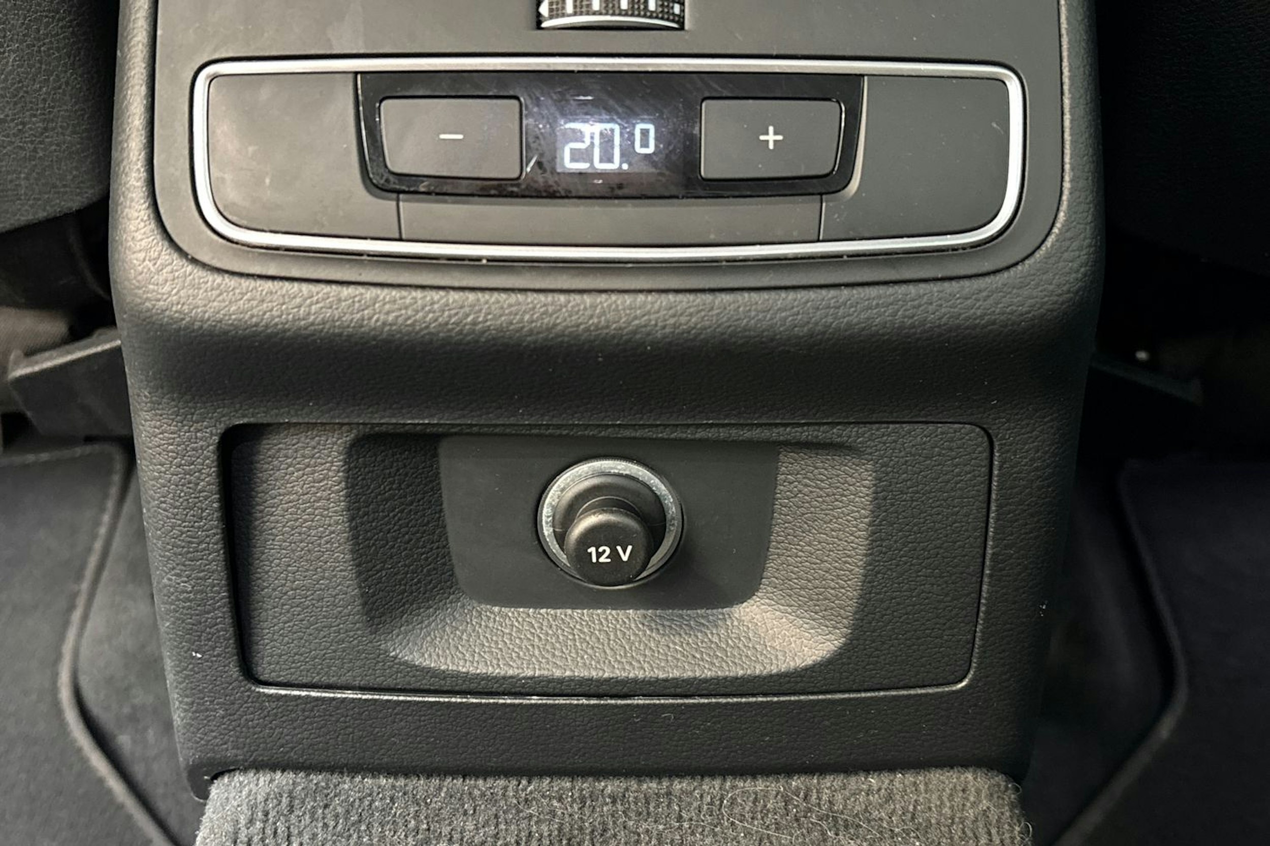 vihreä Audi A4 2020 kuva 17.