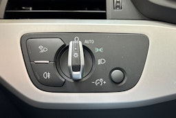 vihreä Audi A4 2020 kuva 19.