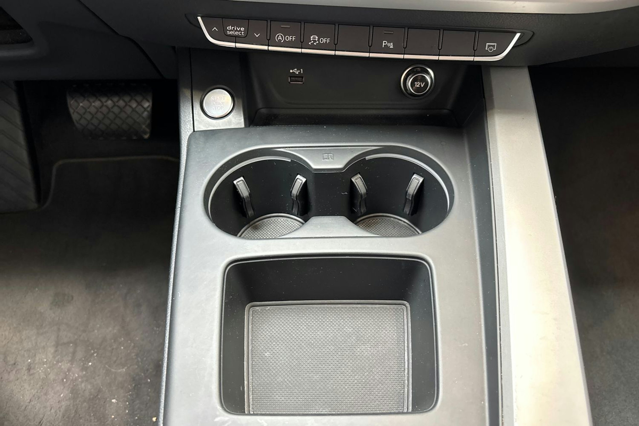 vihreä Audi A4 2020 kuva 30.