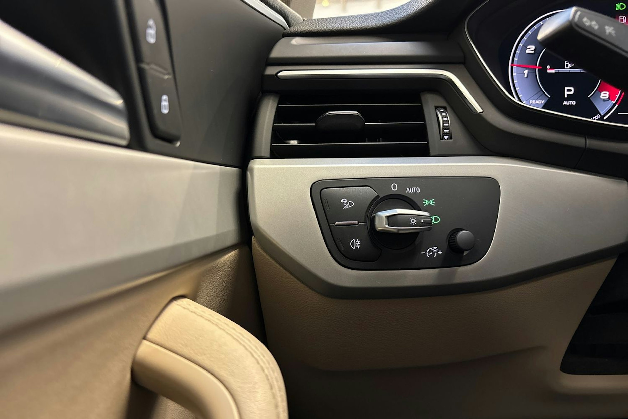 hopea Audi A4 2020 kuva 20.