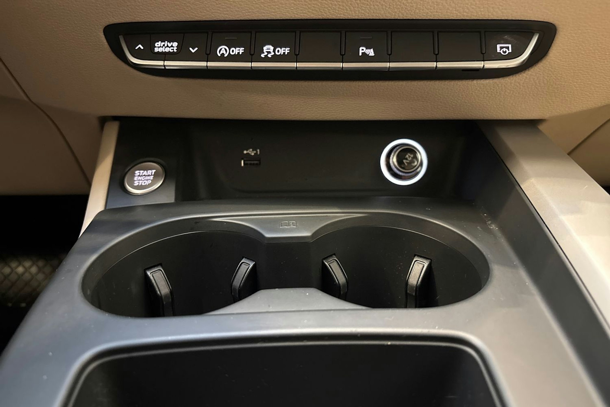 hopea Audi A4 2020 kuva 26.