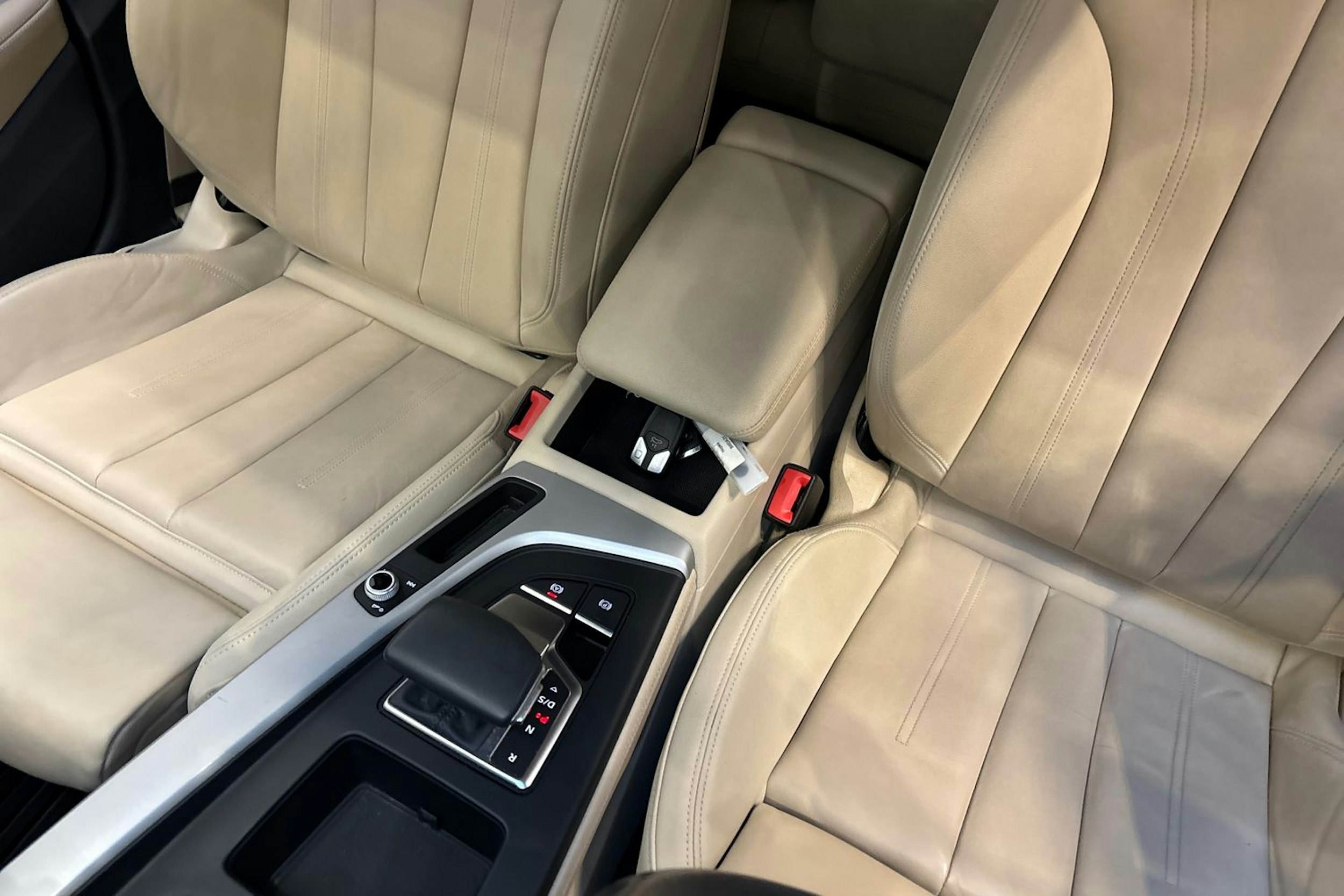 hopea Audi A4 2020 kuva 28.