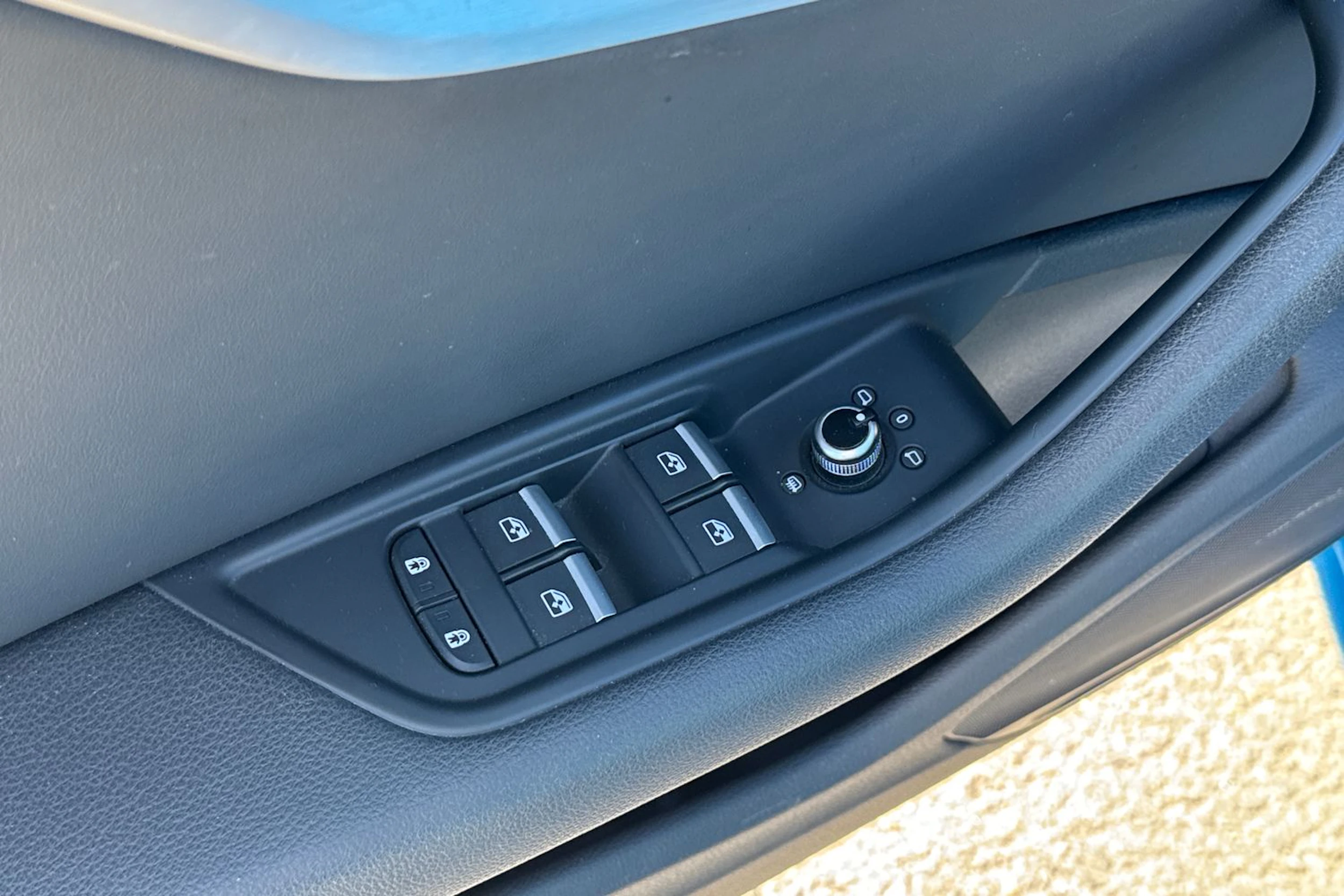 sininen Audi A4 2020 kuva 4.