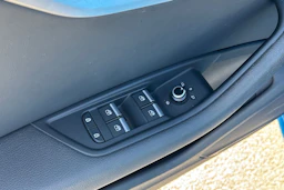 sininen Audi A4 2020 kuva 4.