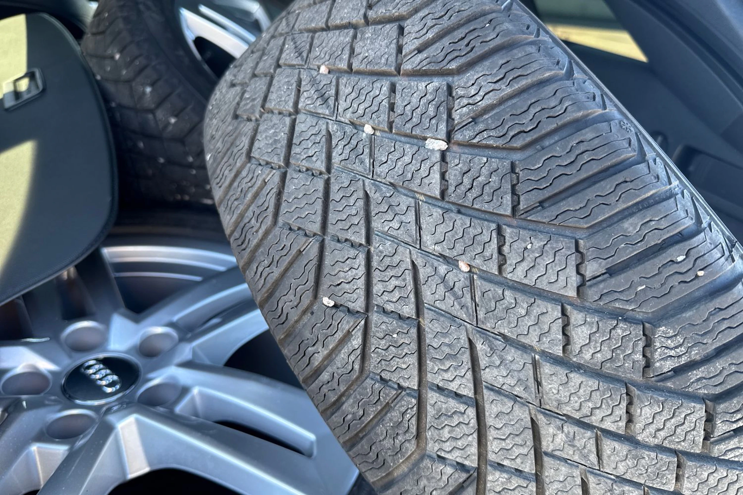 sininen Audi A4 2020 kuva 7.