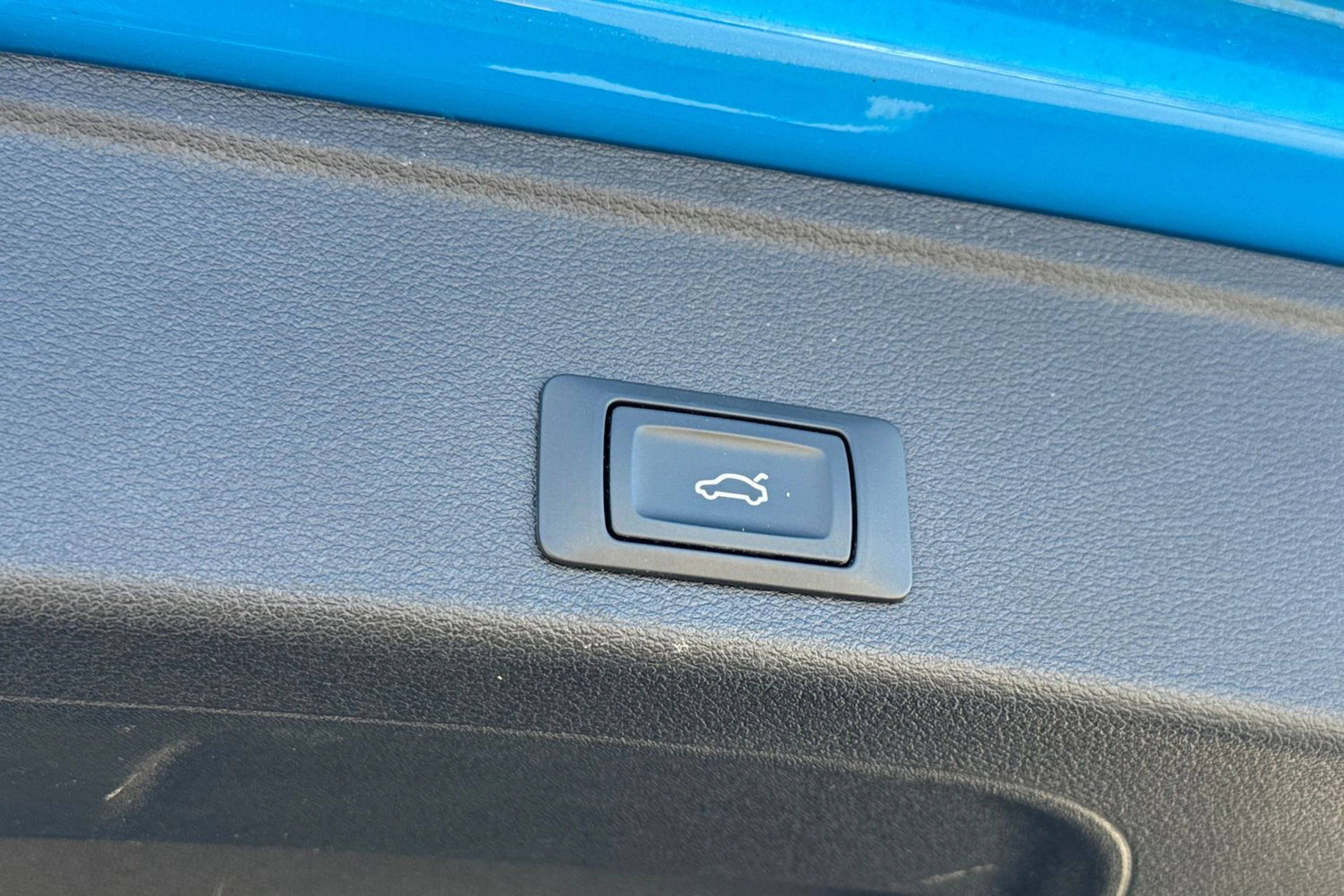 sininen Audi A4 2020 kuva 8.