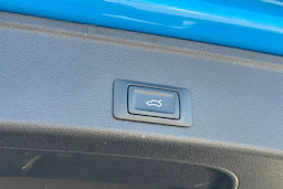 sininen Audi A4 2020 kuva 8.