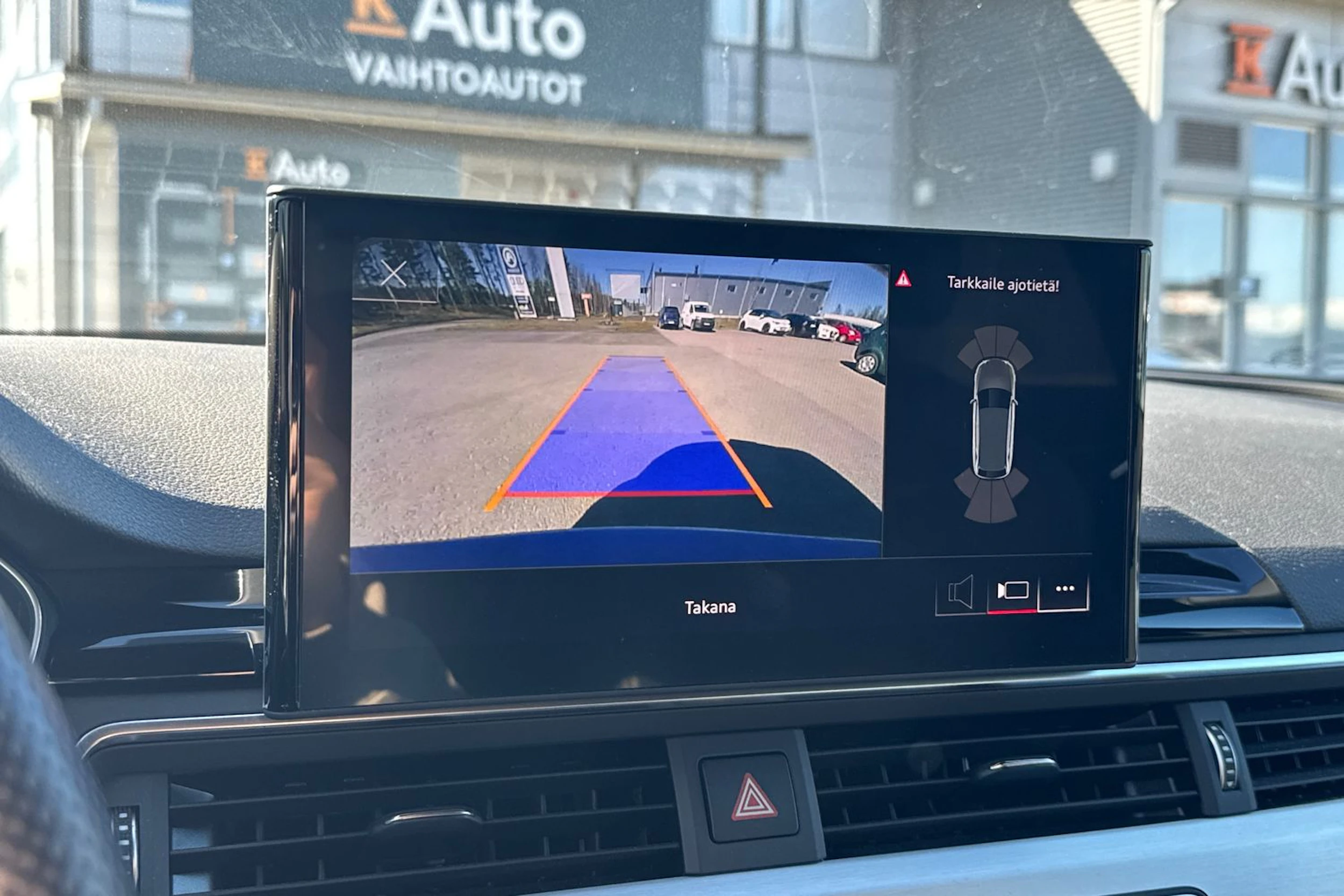 sininen Audi A4 2020 kuva 10.