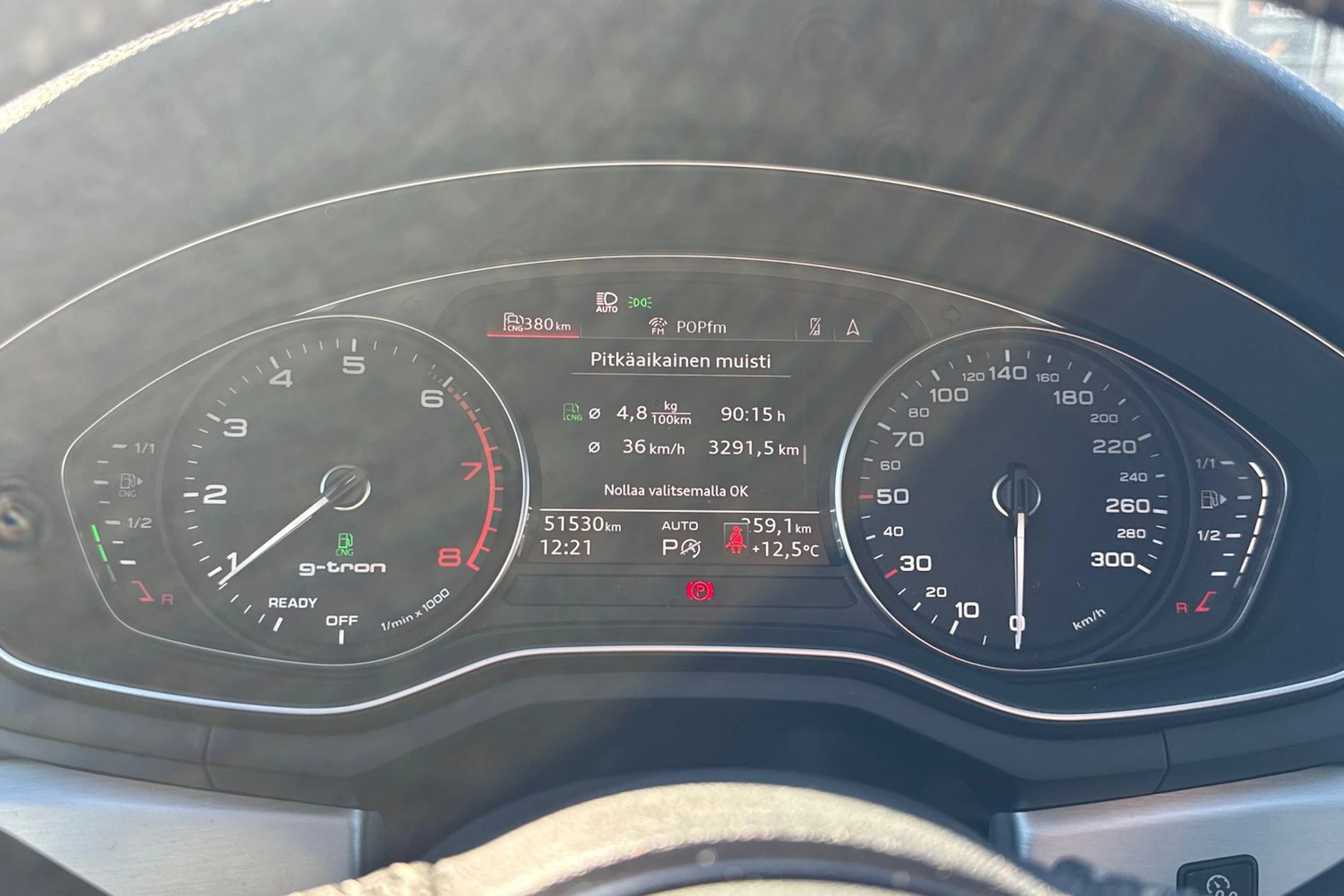 sininen Audi A4 2020 kuva 14.